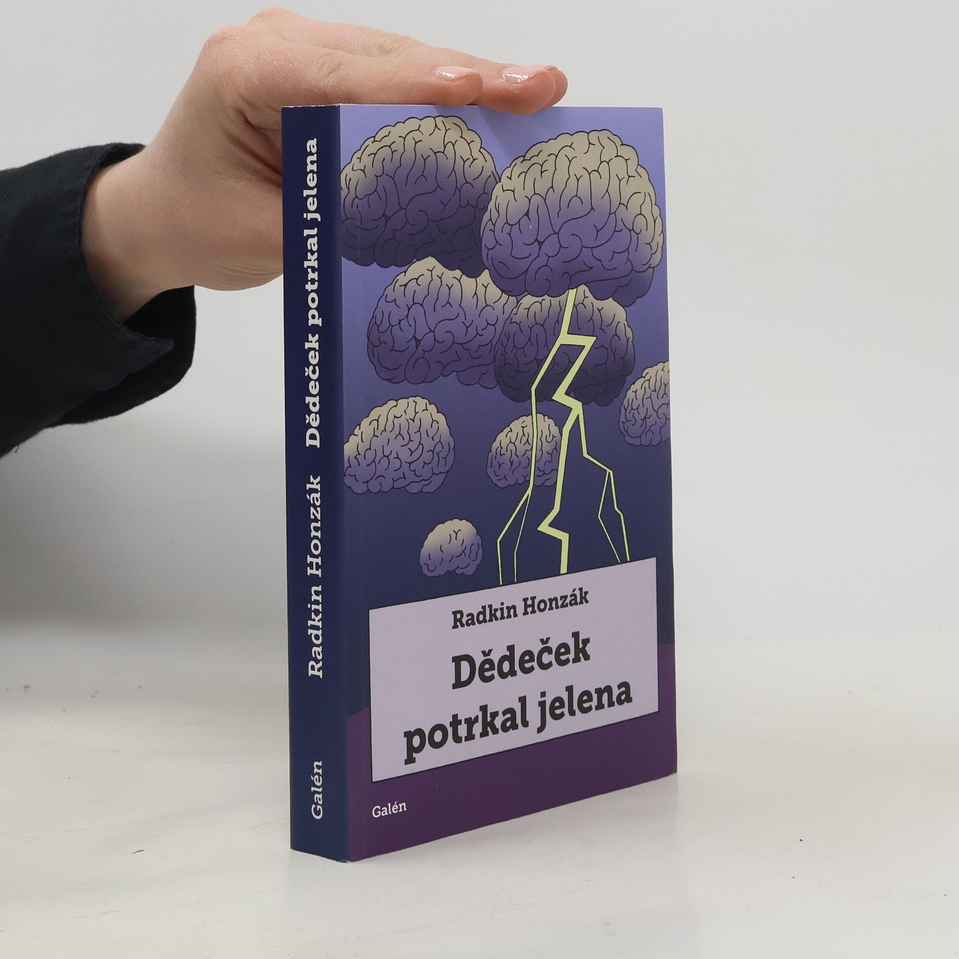 Dědeček potrkal jelena