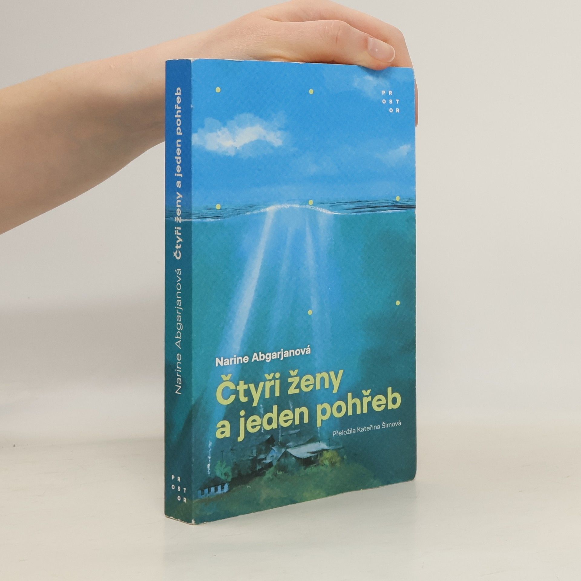 Narine Abgarjan Čtyři ženy a jeden pohřeb