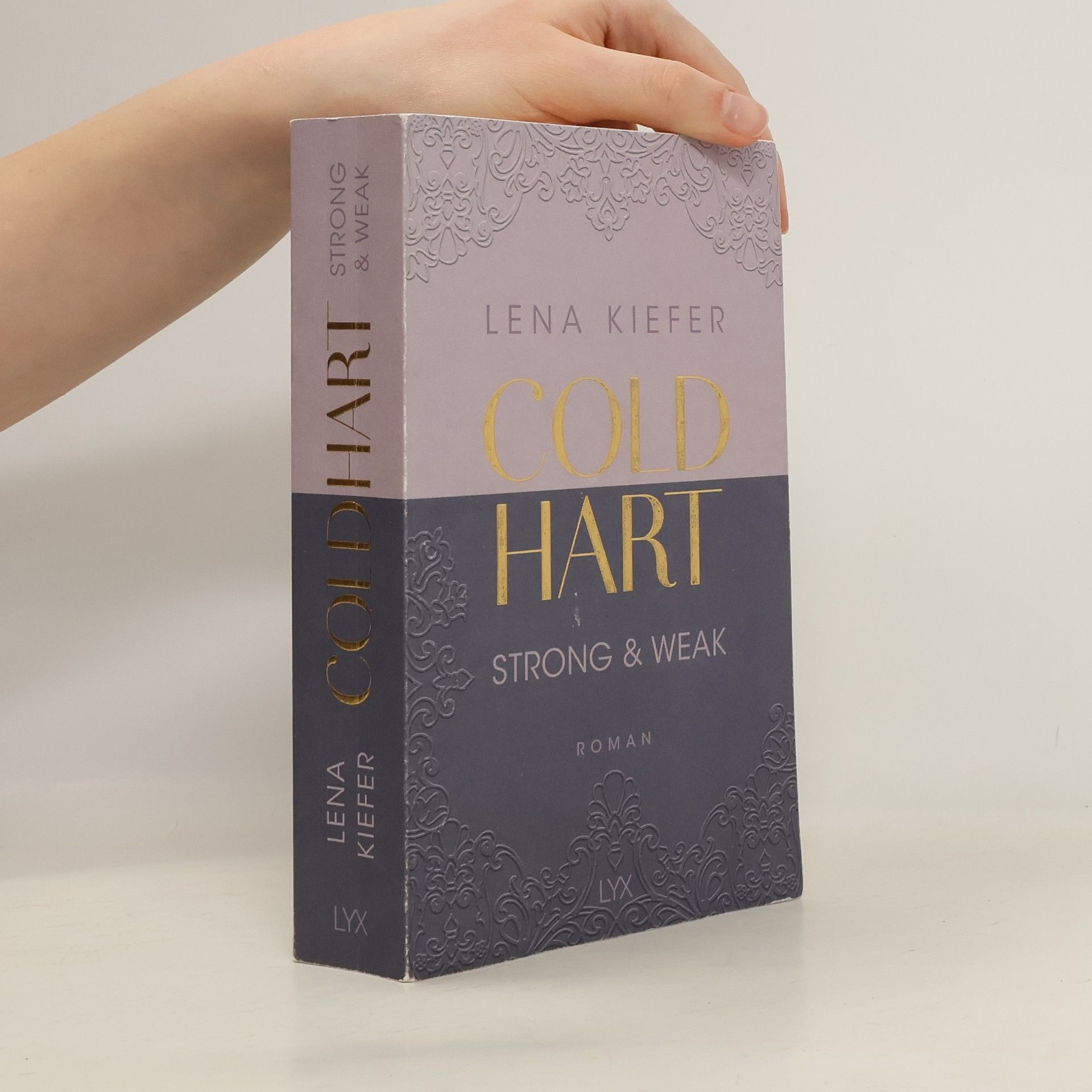 Lena Kiefer Strong & Weak
