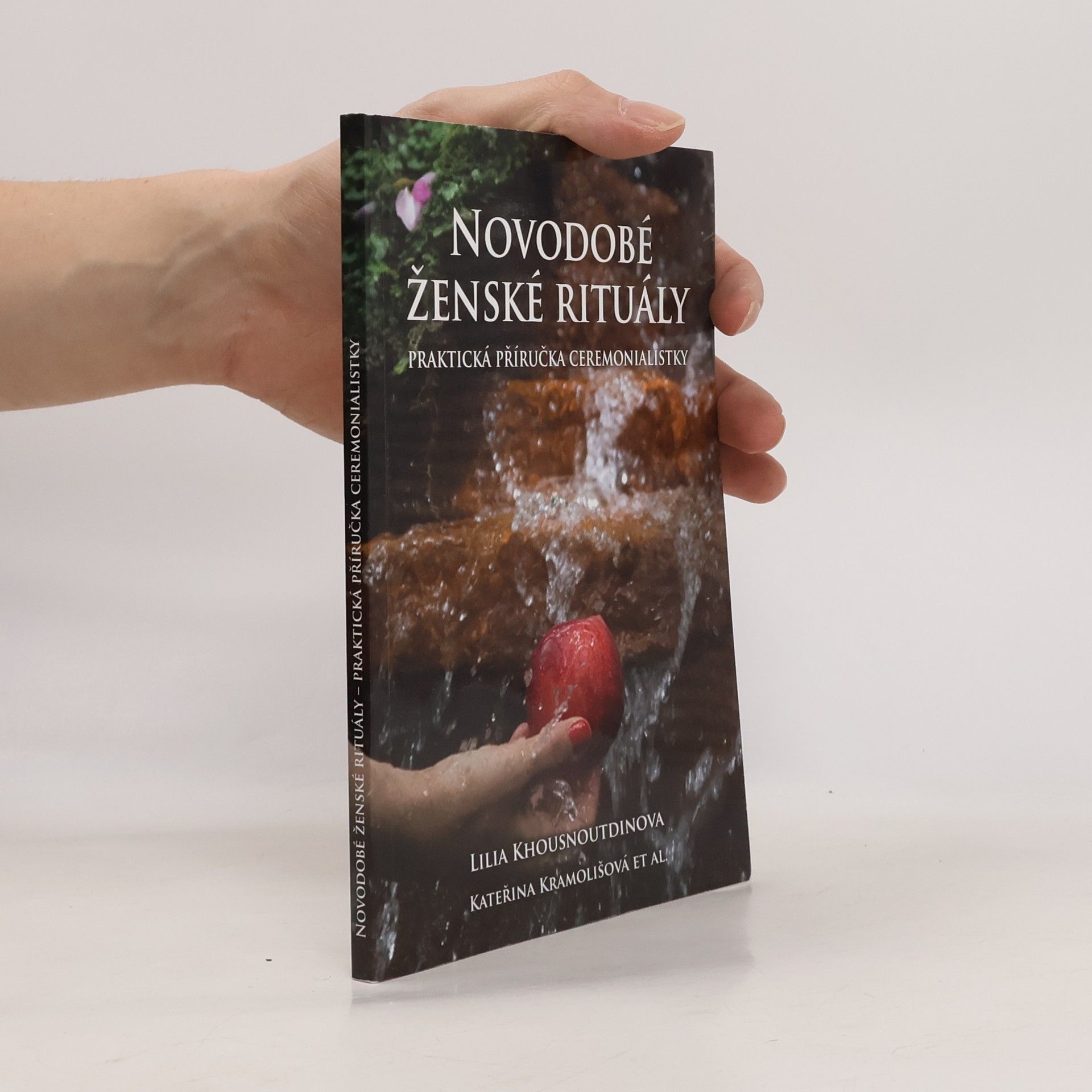 Lilia Khousnoutdinova Novodobé ženské rituály : praktická příručka ceremonialistky