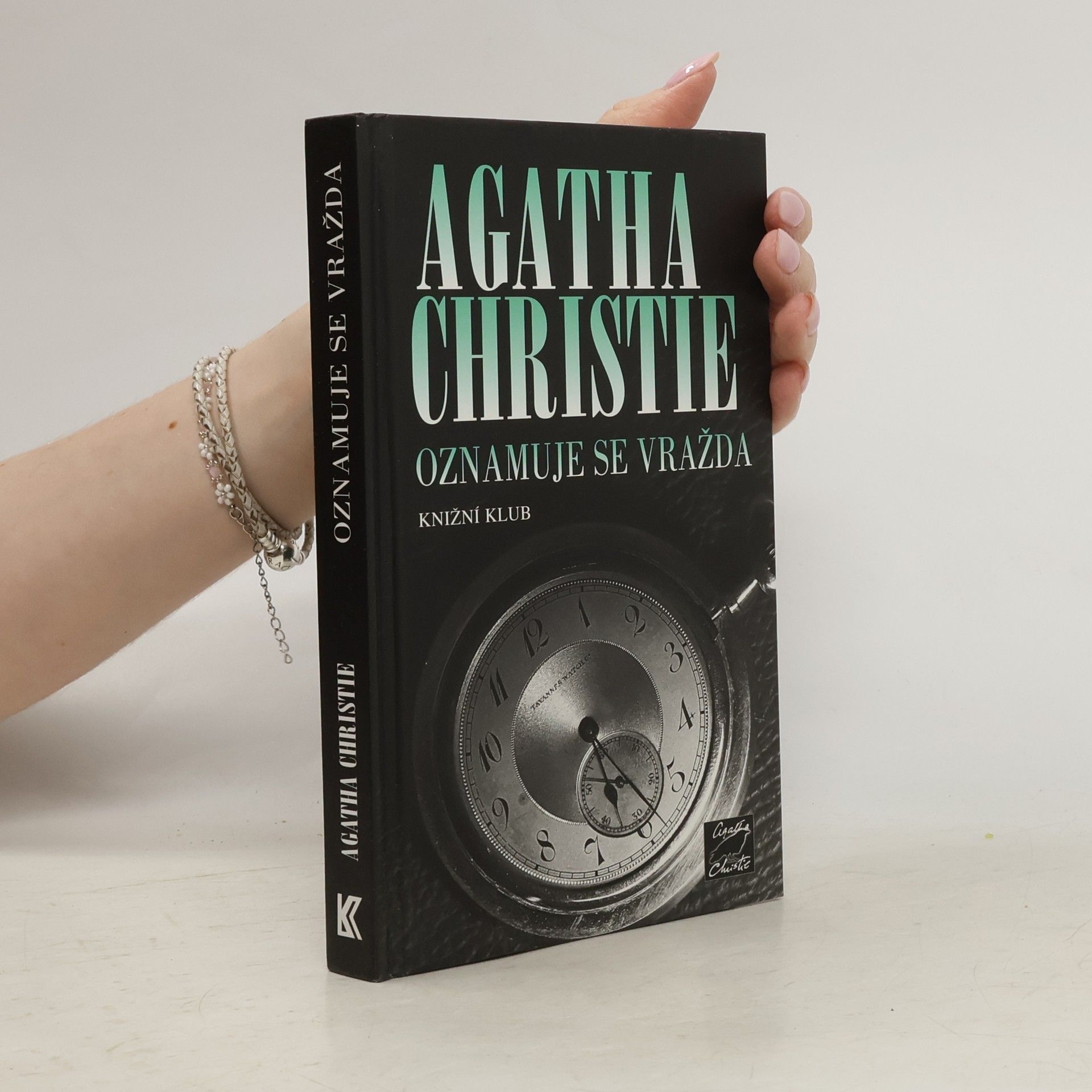Agatha Christie Oznamuje se vražda