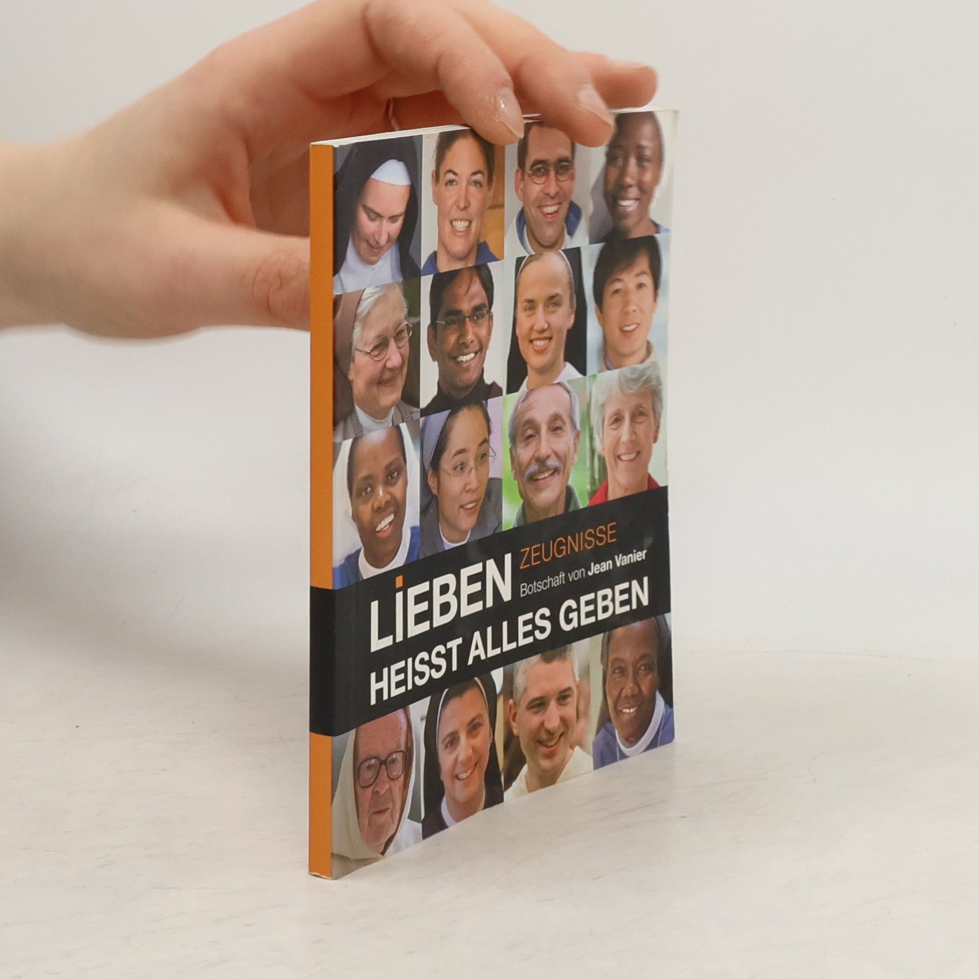 Lieben heißt alles geben : sie haben ihr Leben Jesus Christus geweiht zum Dienst an ihren Brüdern und Schwestern : sie geben Zeugnis