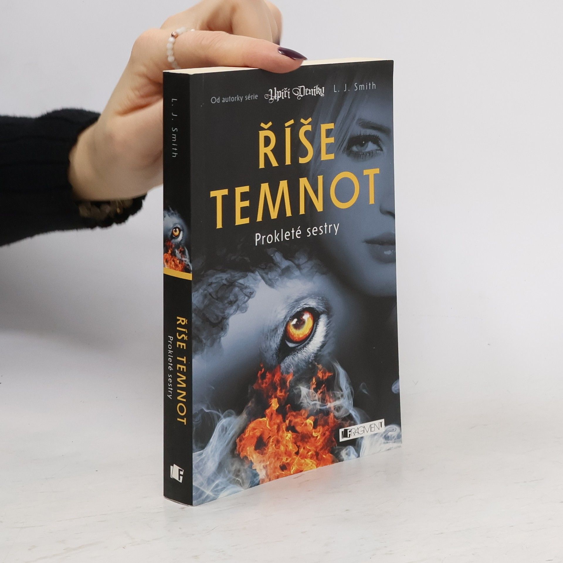 Lisa Jane Smith Říše temnot. Prokleté sestry