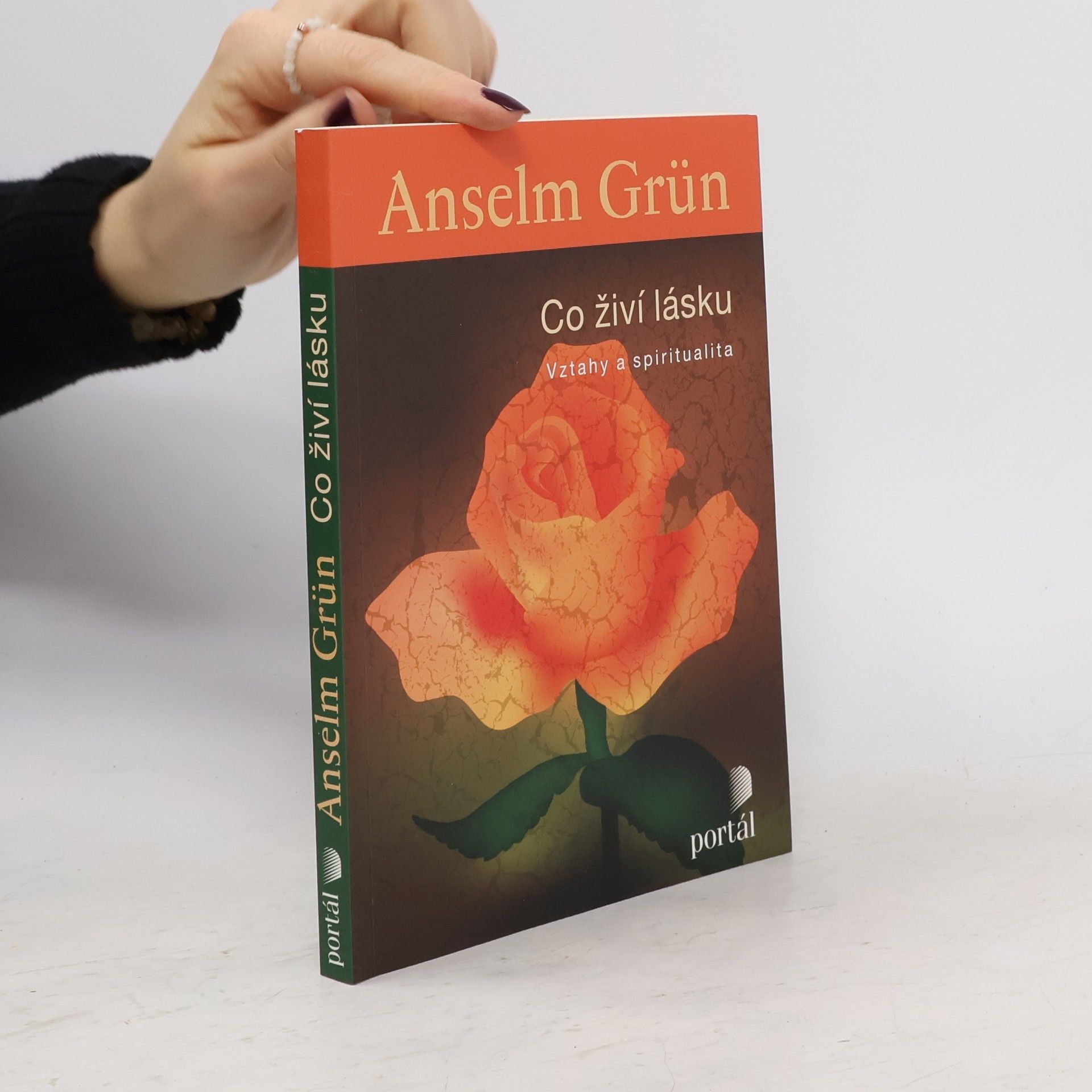 Anselm Grün Co živí lásku : vztahy a spiritualita