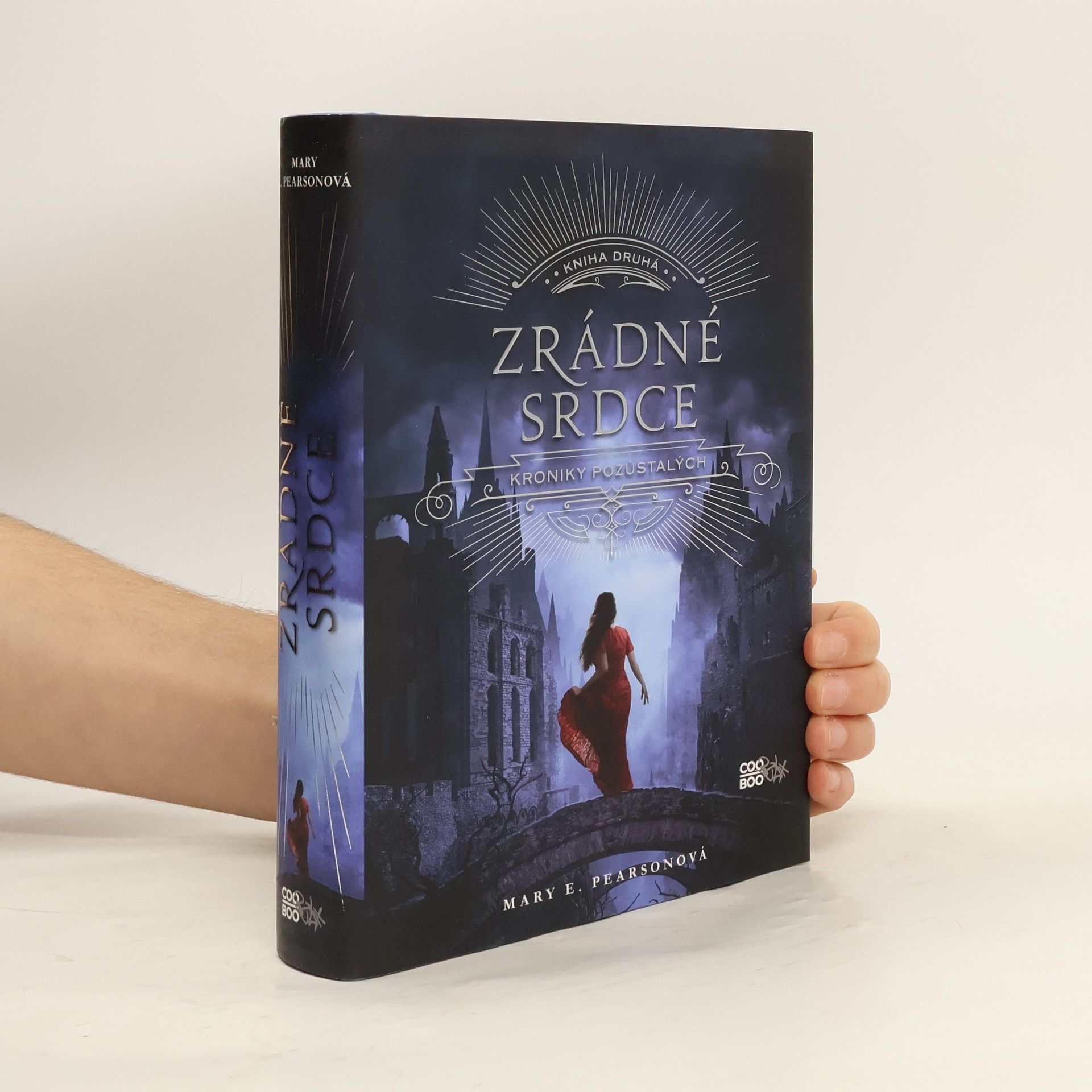 Mary E. Pearson Zrádné srdce. Kroniky pozůstalých. Kniha druhá