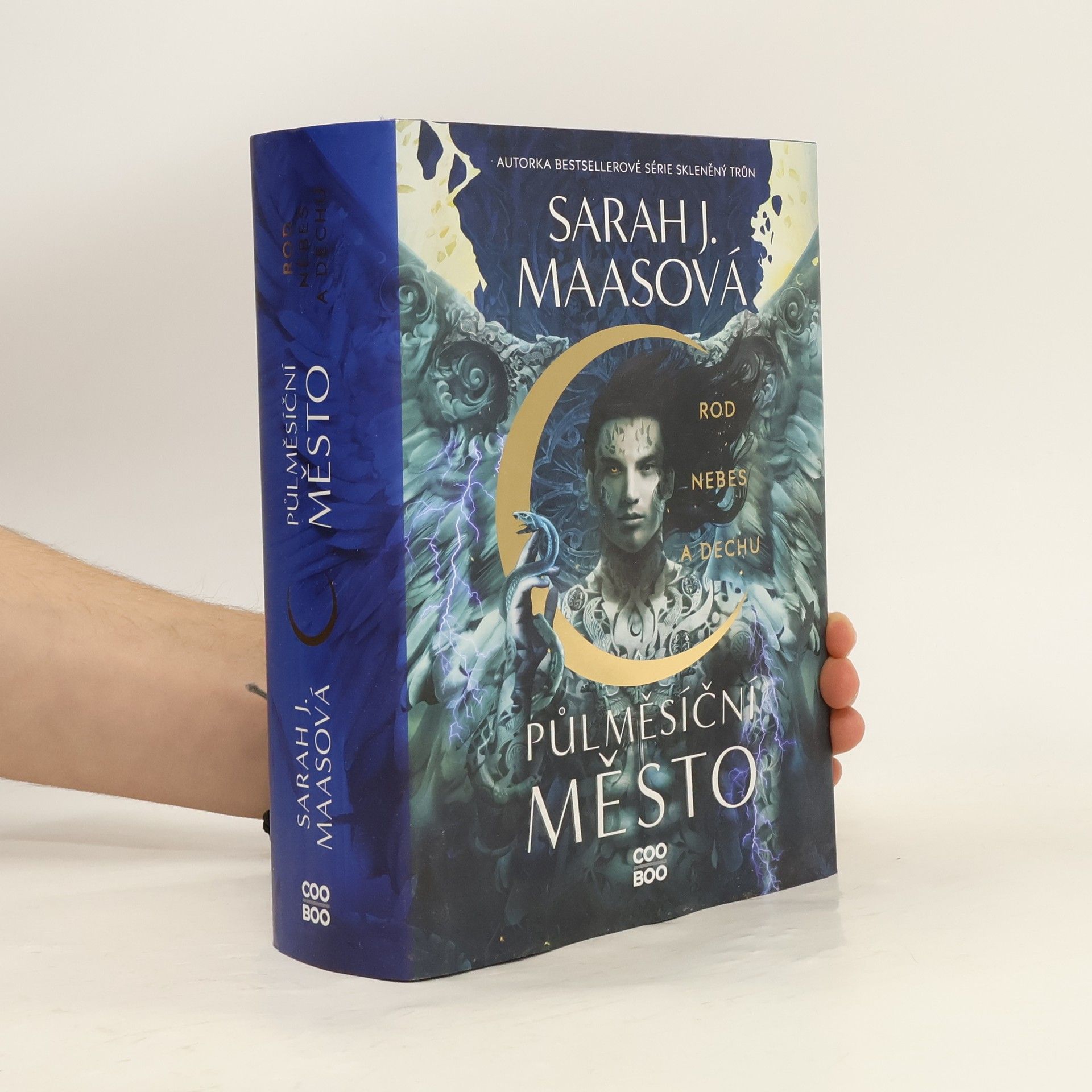 Sarah J. Maas Půlměsíční město. Rod nebes a dechu
