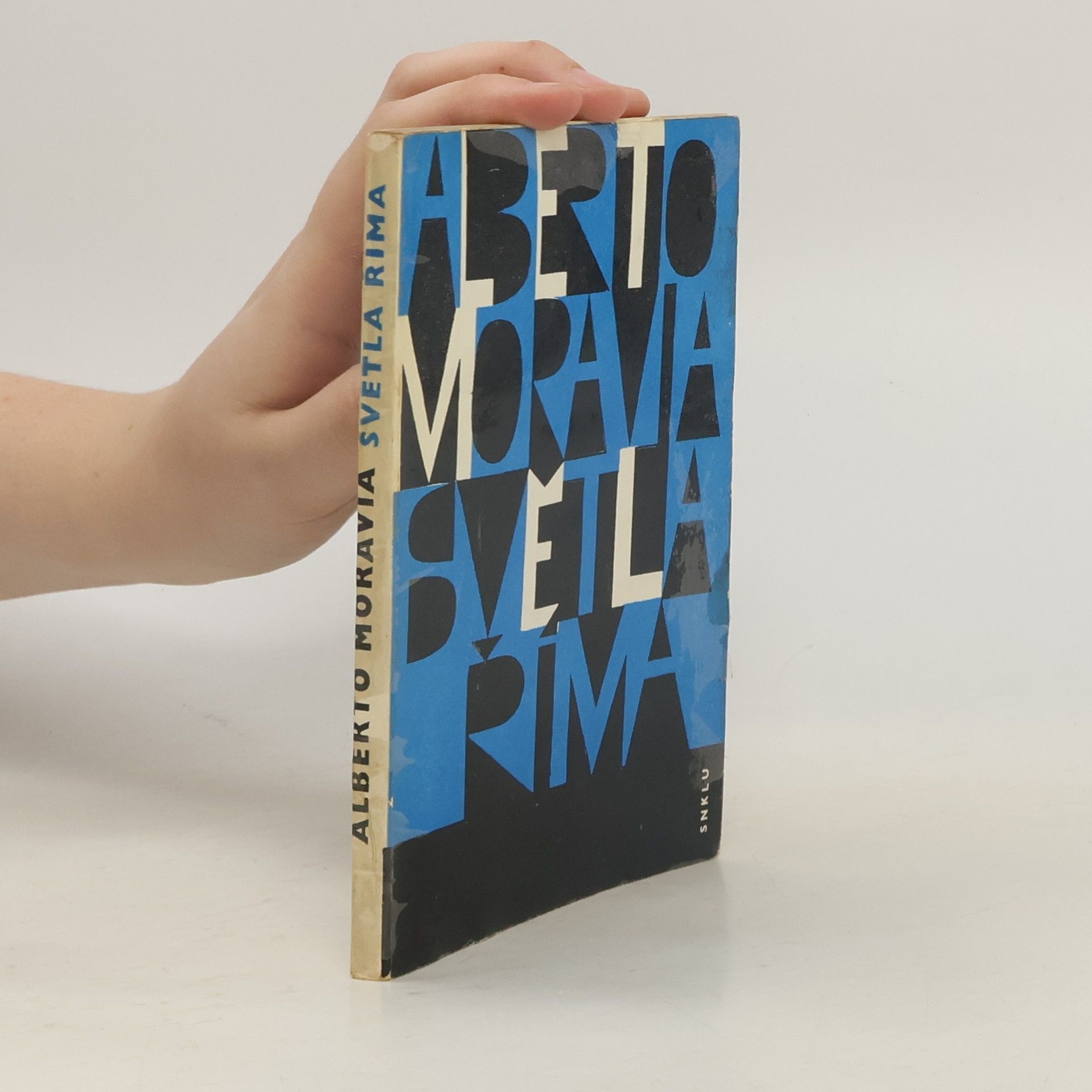 Alberto Moravia Světla Říma