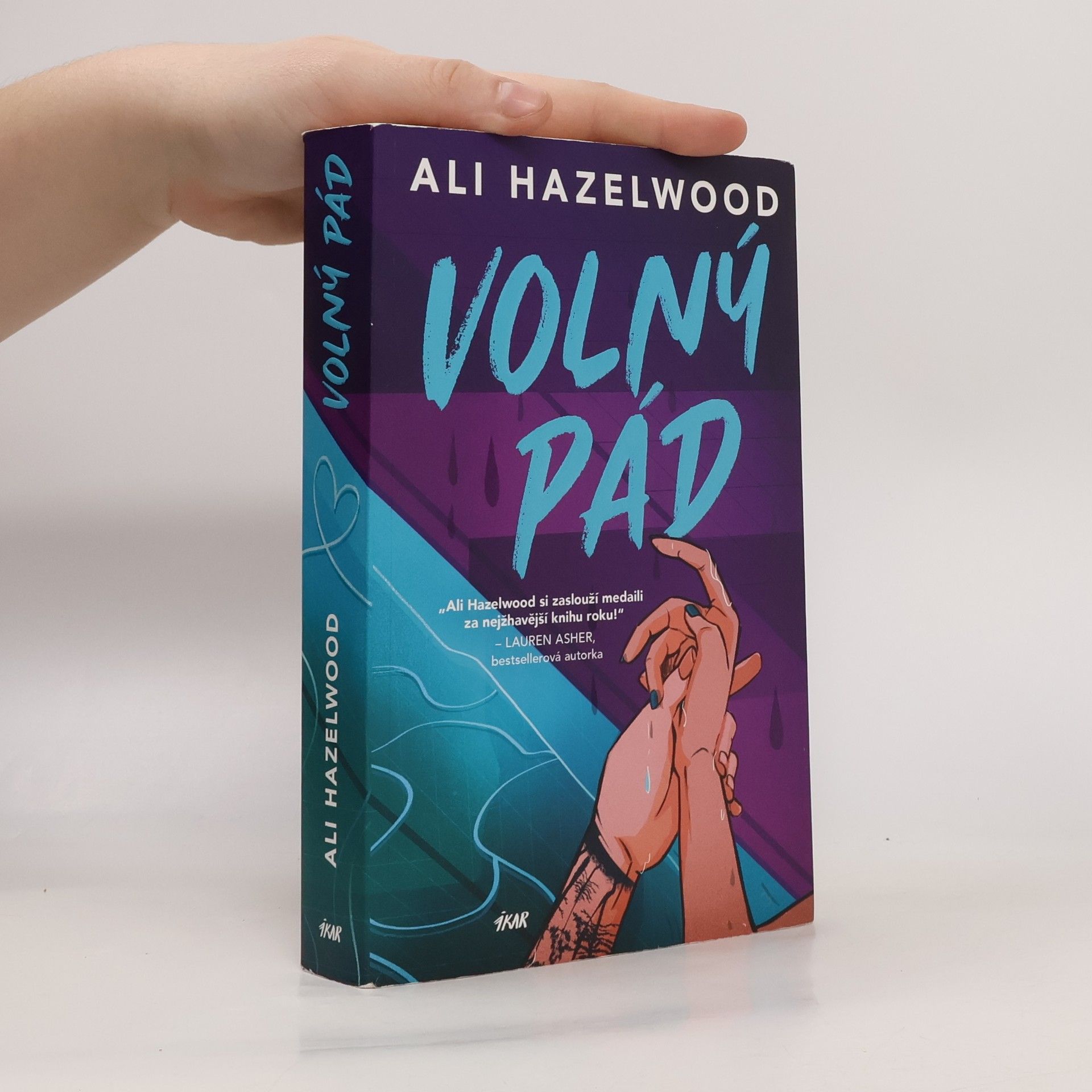 Ali Hazelwood Volný pád