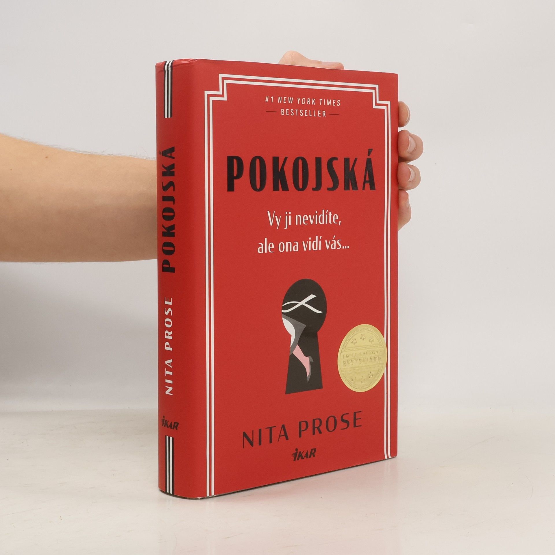 Nita Prose Pokojská: vy ji nevidíte, ale ona vidí vás...