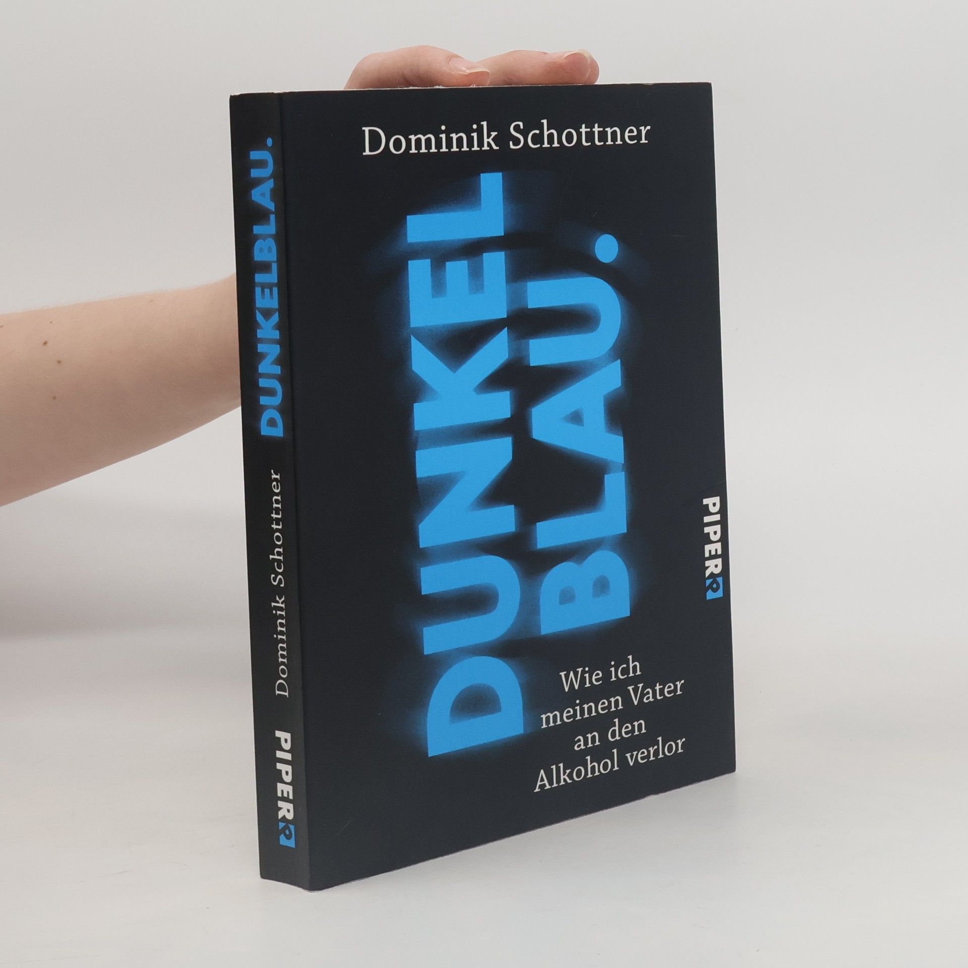 Dominik Schottner Dunkelblau