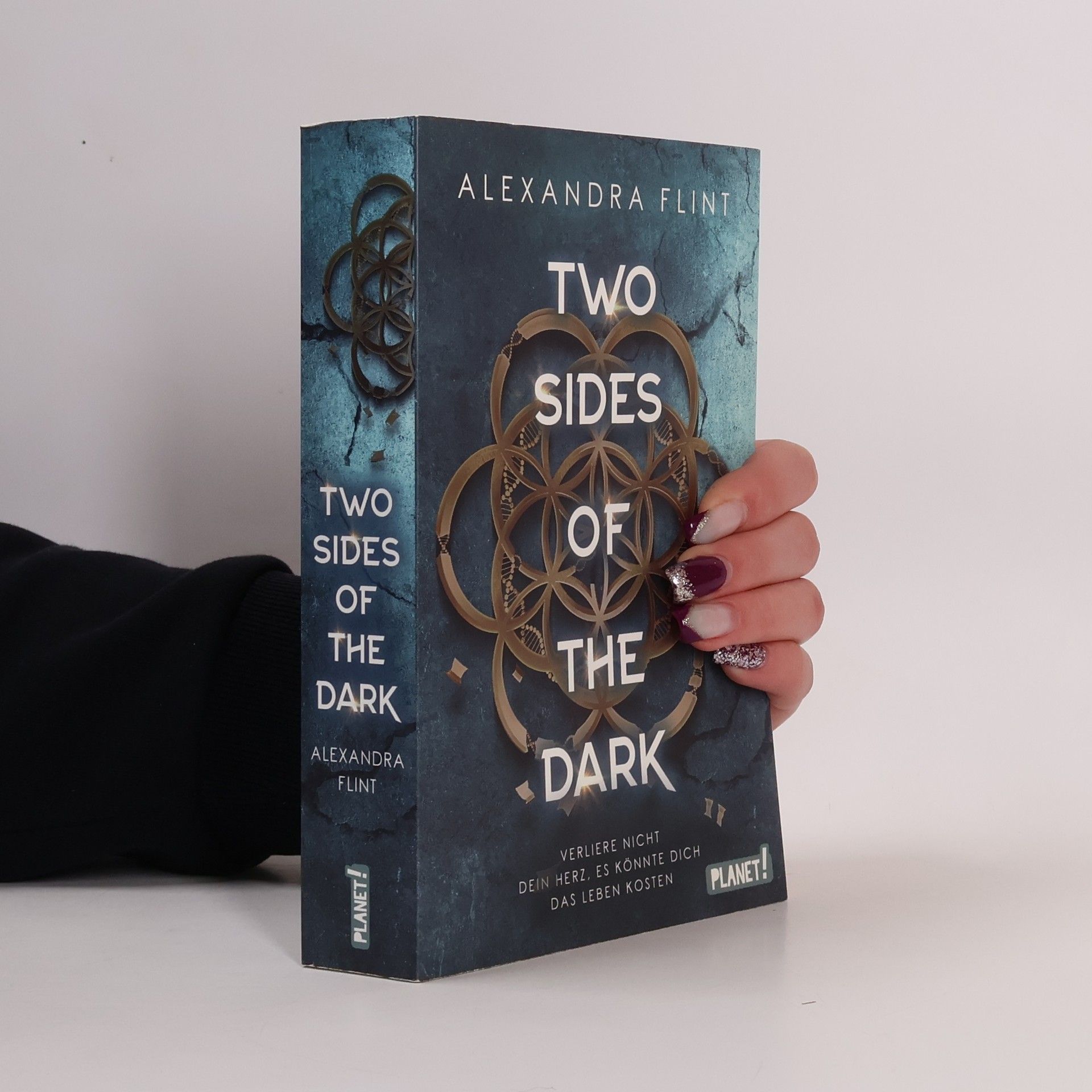 Alexandra Flint Two sides of the dark