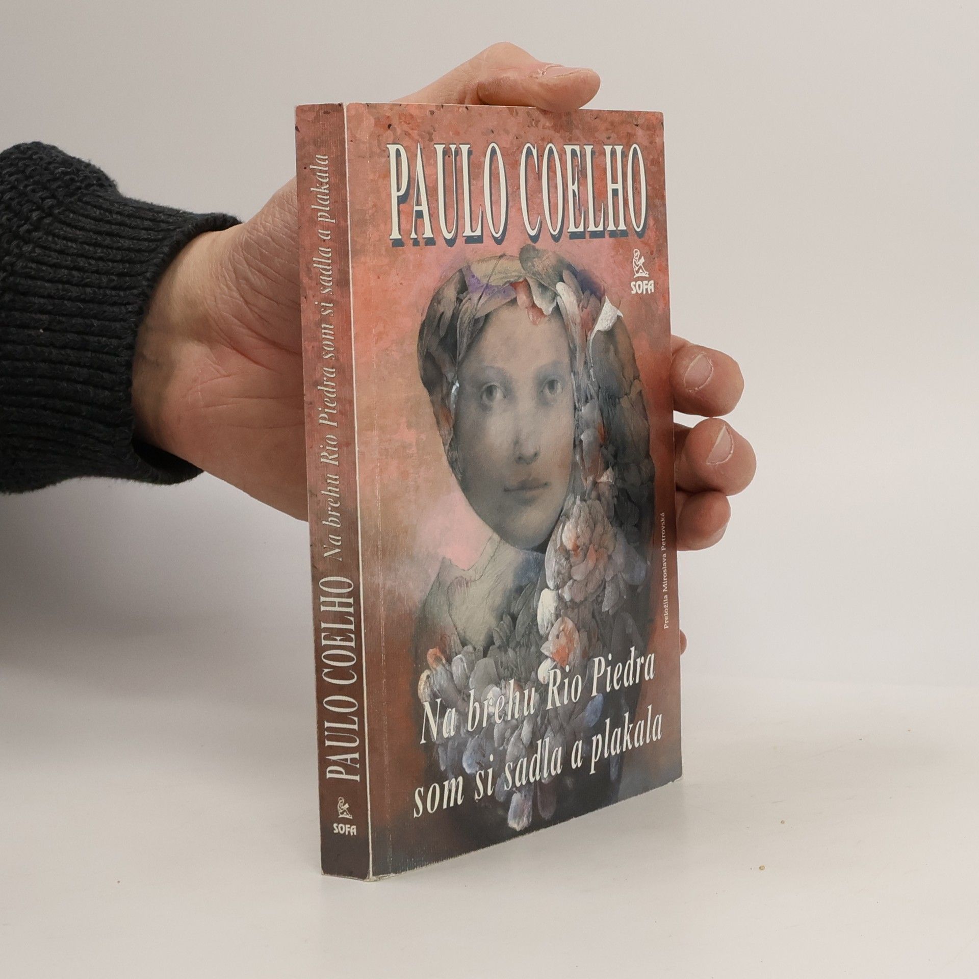 Paulo Coelho Na brehu Rio Piedra som si sadla a plakala