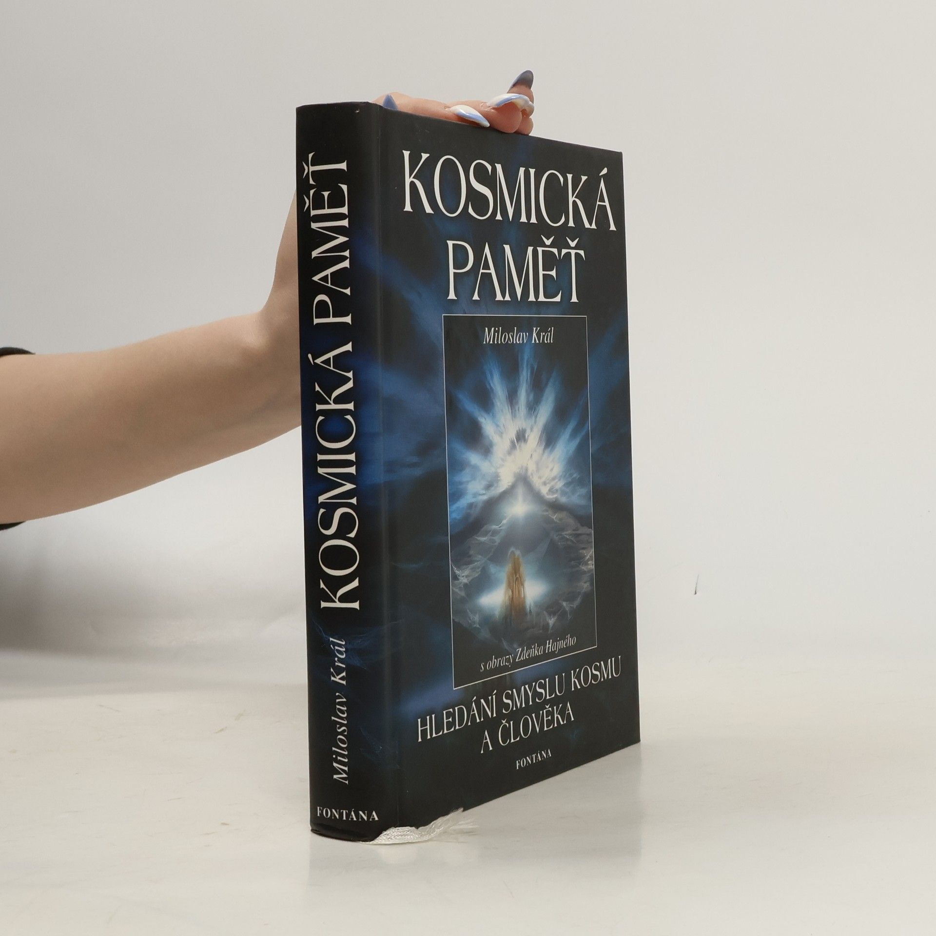 Zdeněk Hajný Kosmická paměť : hledání smyslu kosmu a člověka