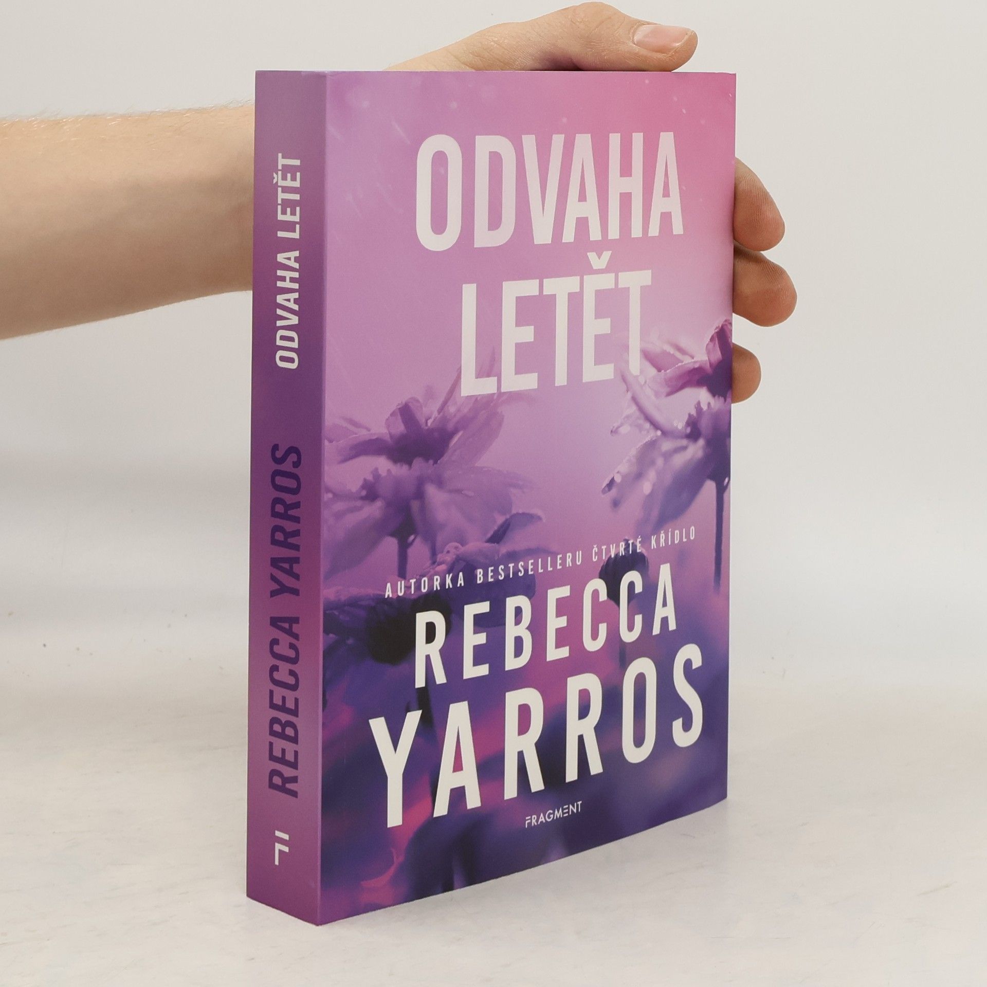 Rebecca Yarros Odvaha letět