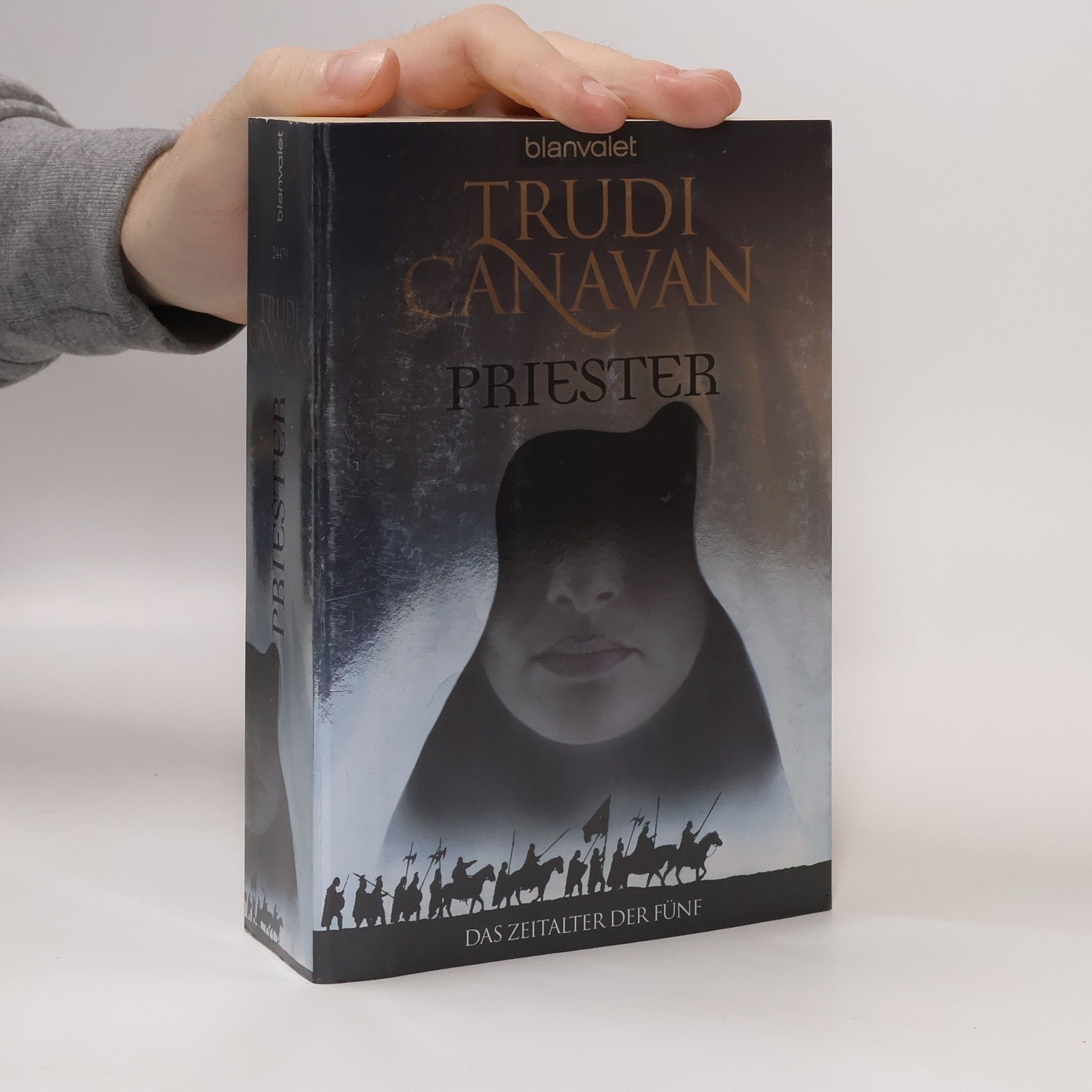 Trudi Canavan Priester