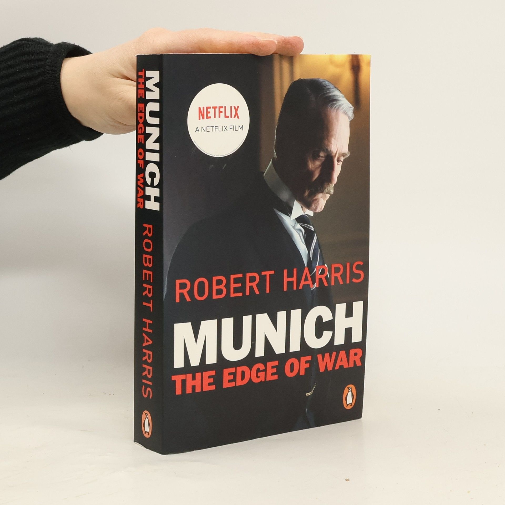 Robert Harris Munich. The edge of war.