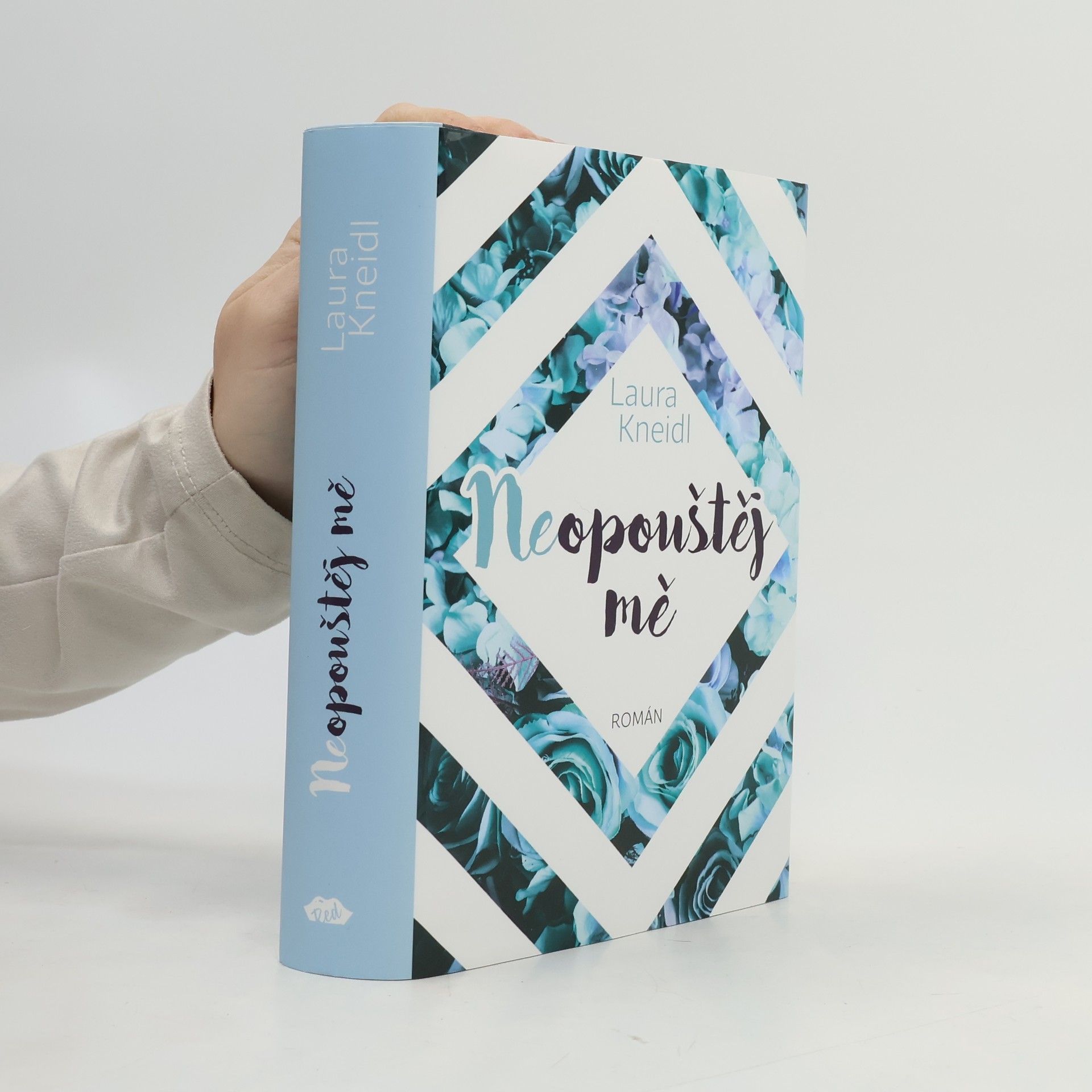 Laura Kneidl Neopouštěj mě
