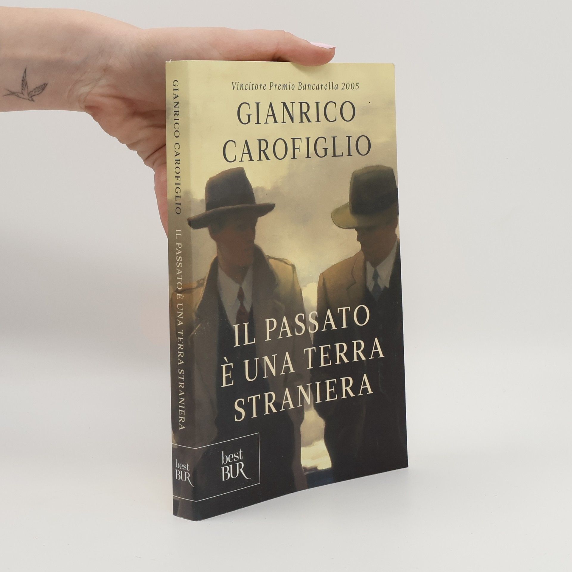 Gianrico Carofiglio Il Passato è una terra straniera. Die Vergangenheit ist ein gefährliches Land, italienische Ausgabe