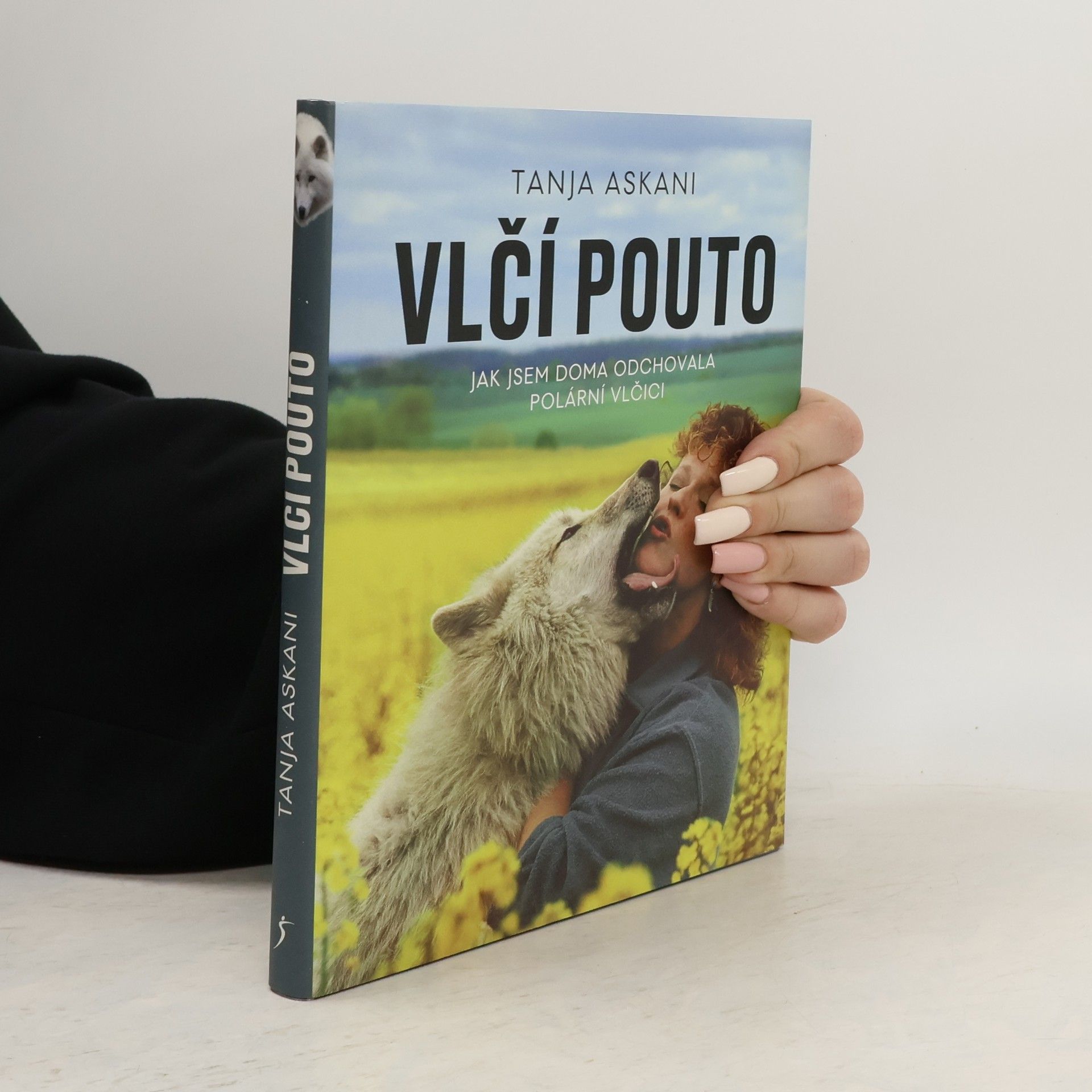Tanja Askani Vlčí pouto: jak jsem doma odchovala polární vlčici
