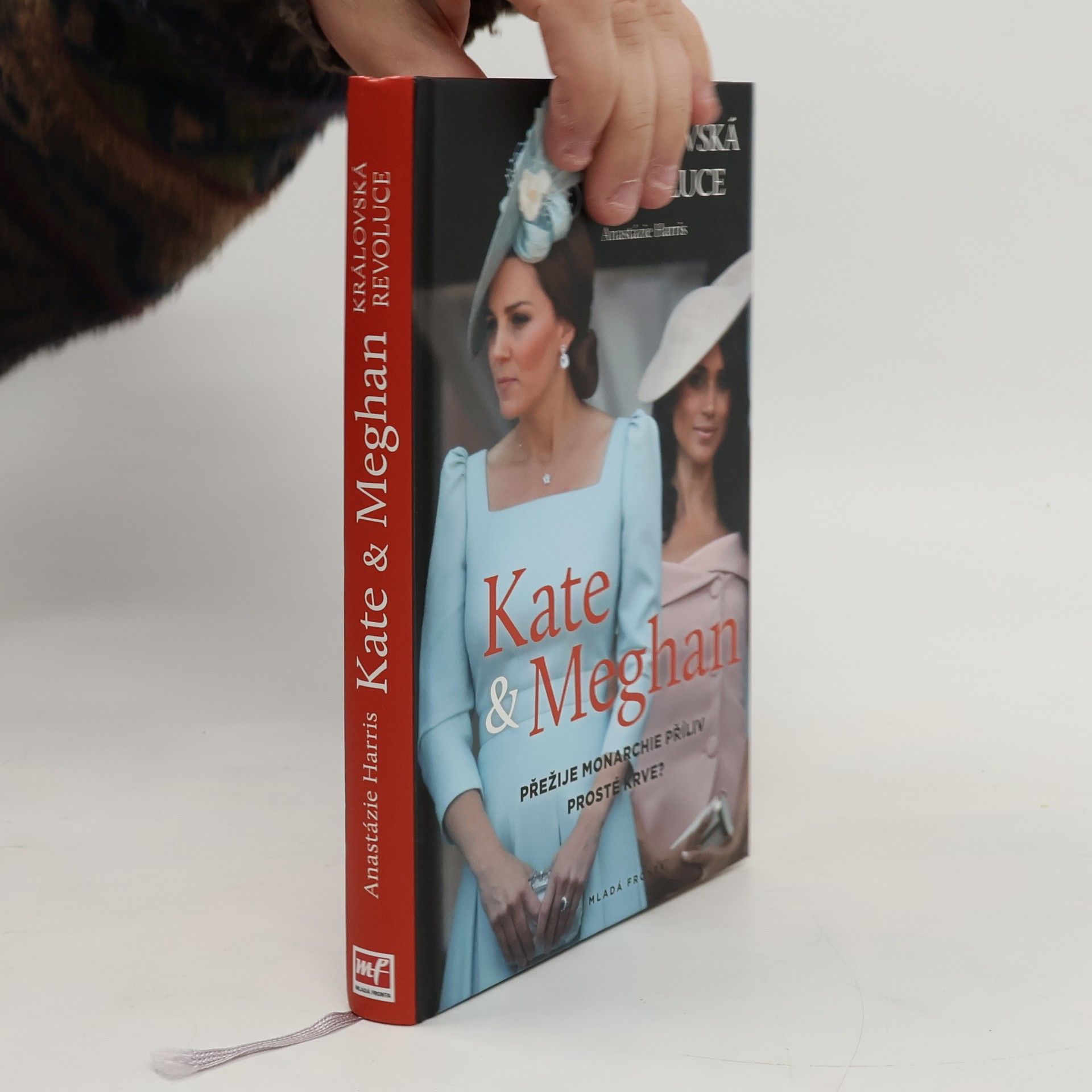 Anastázie Harris Kate & Meghan: Královská revoluce: Přežije monarchie příliv prosté krve?