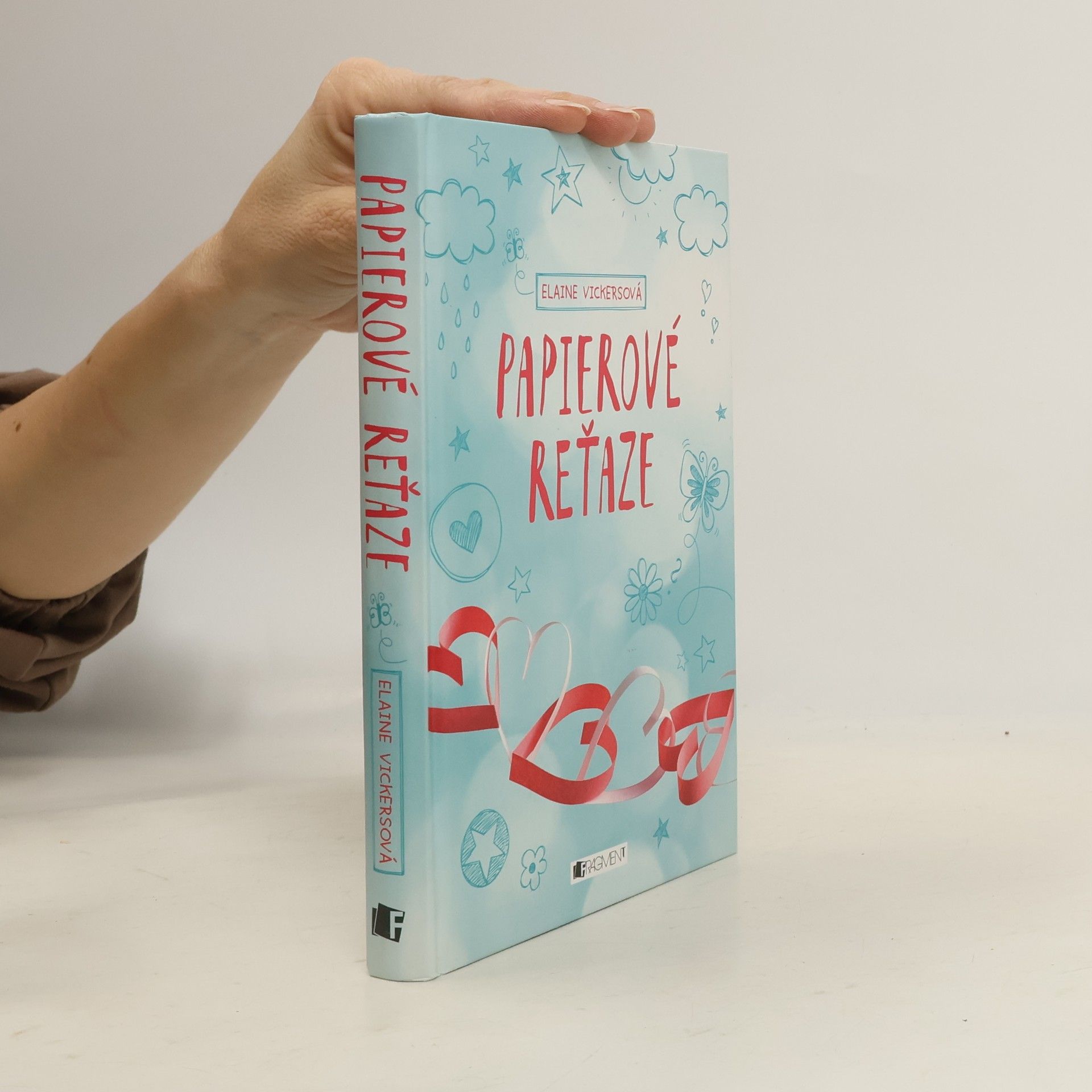 Elaine Vickers Papierové reťaze
