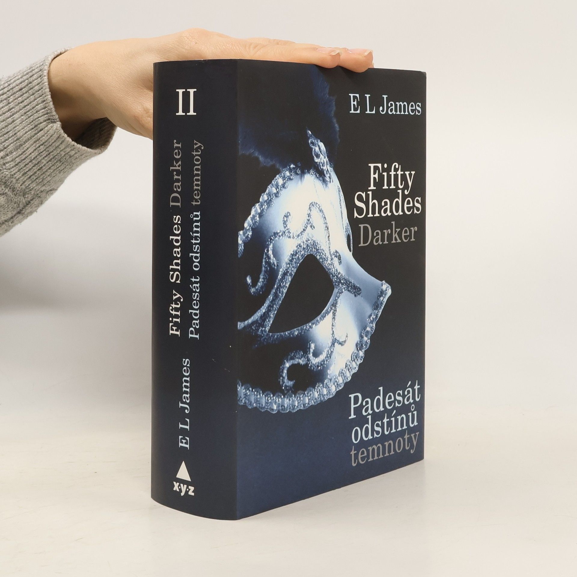 E. L. James Padesát odstínů temnoty