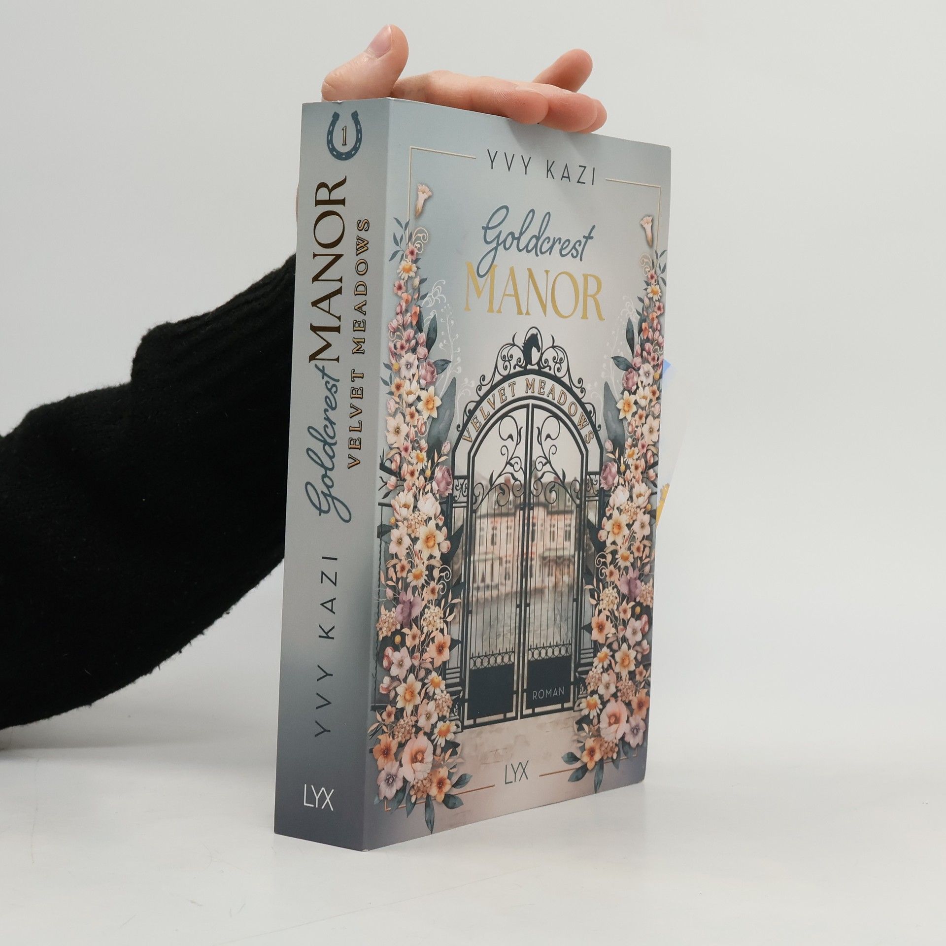 Yvy Kazi Goldcrest Manor - Velvet Meadows
