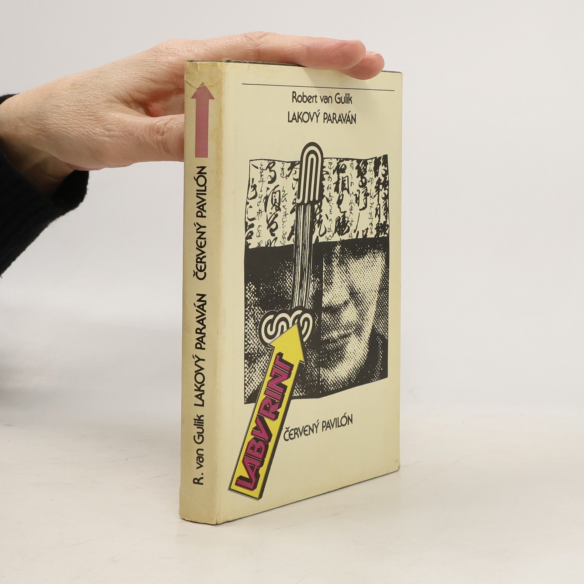 Robert van Gulik Lakový paraván. Červený pavilón