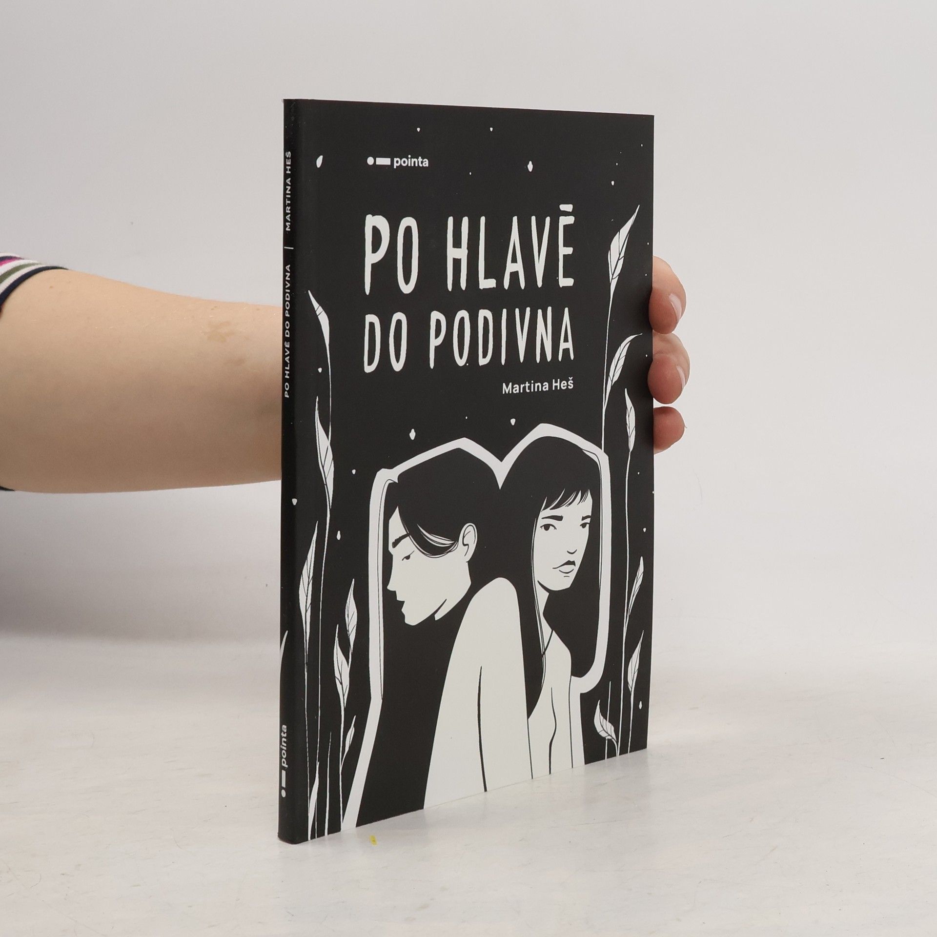 Po hlavě do podivna