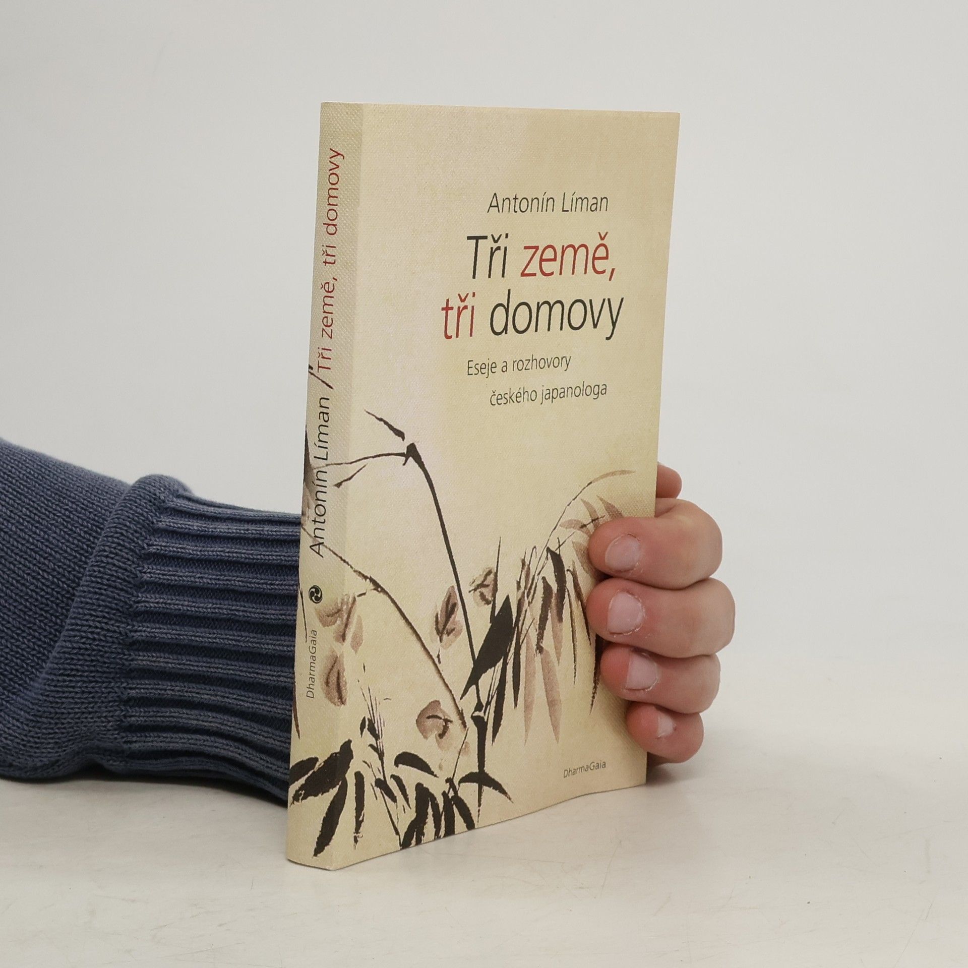 Antonín Líman Tři země, tři domovy. Eseje a rozhovory českého japanologa