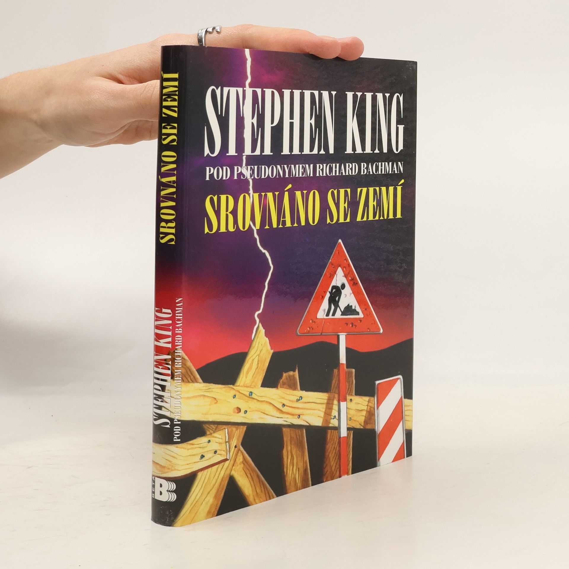 Stephen King Srovnáno se zemí