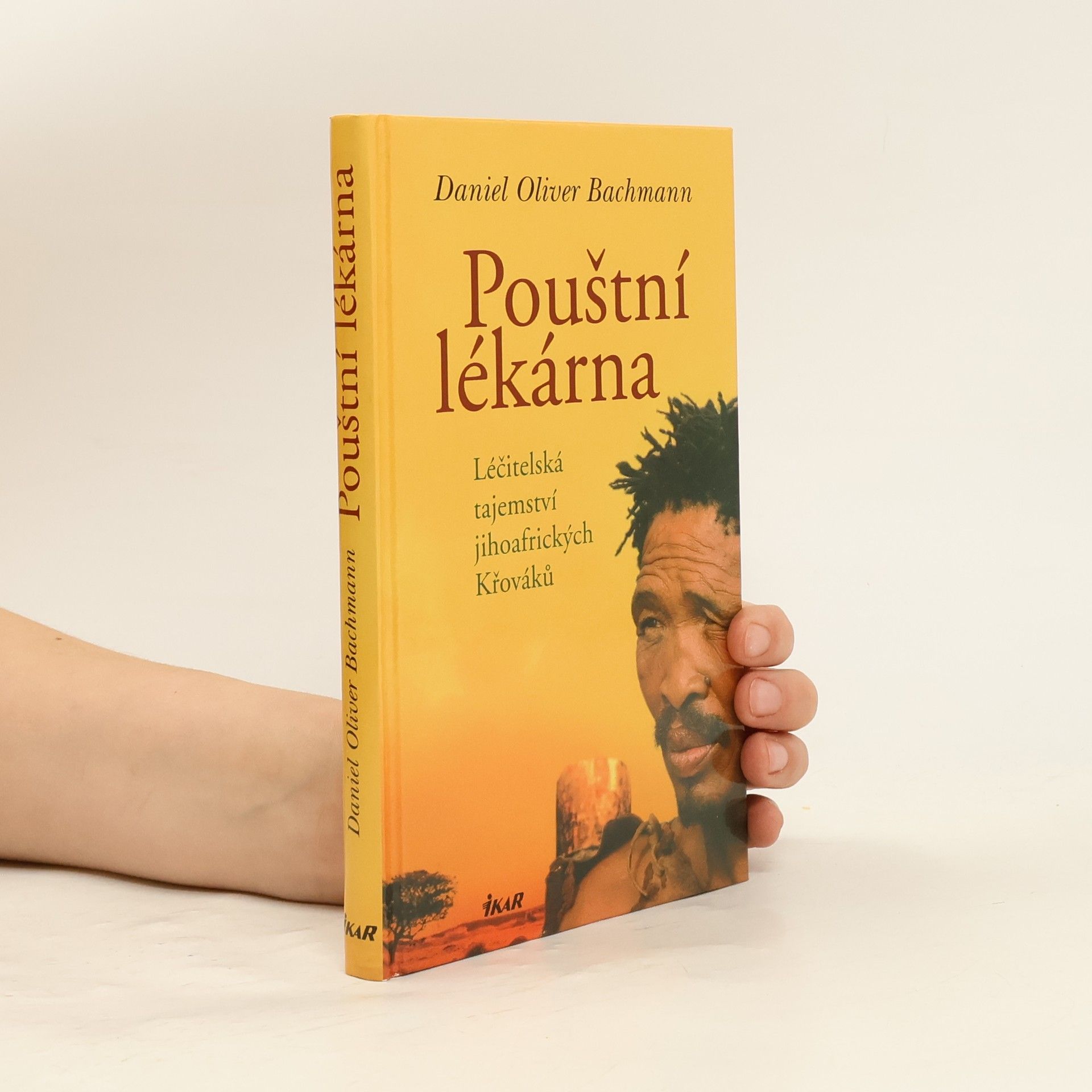Daniel Oliver Bachmann Pouštní lékárna: Léčitelská tajemství jihoafrických Křováků