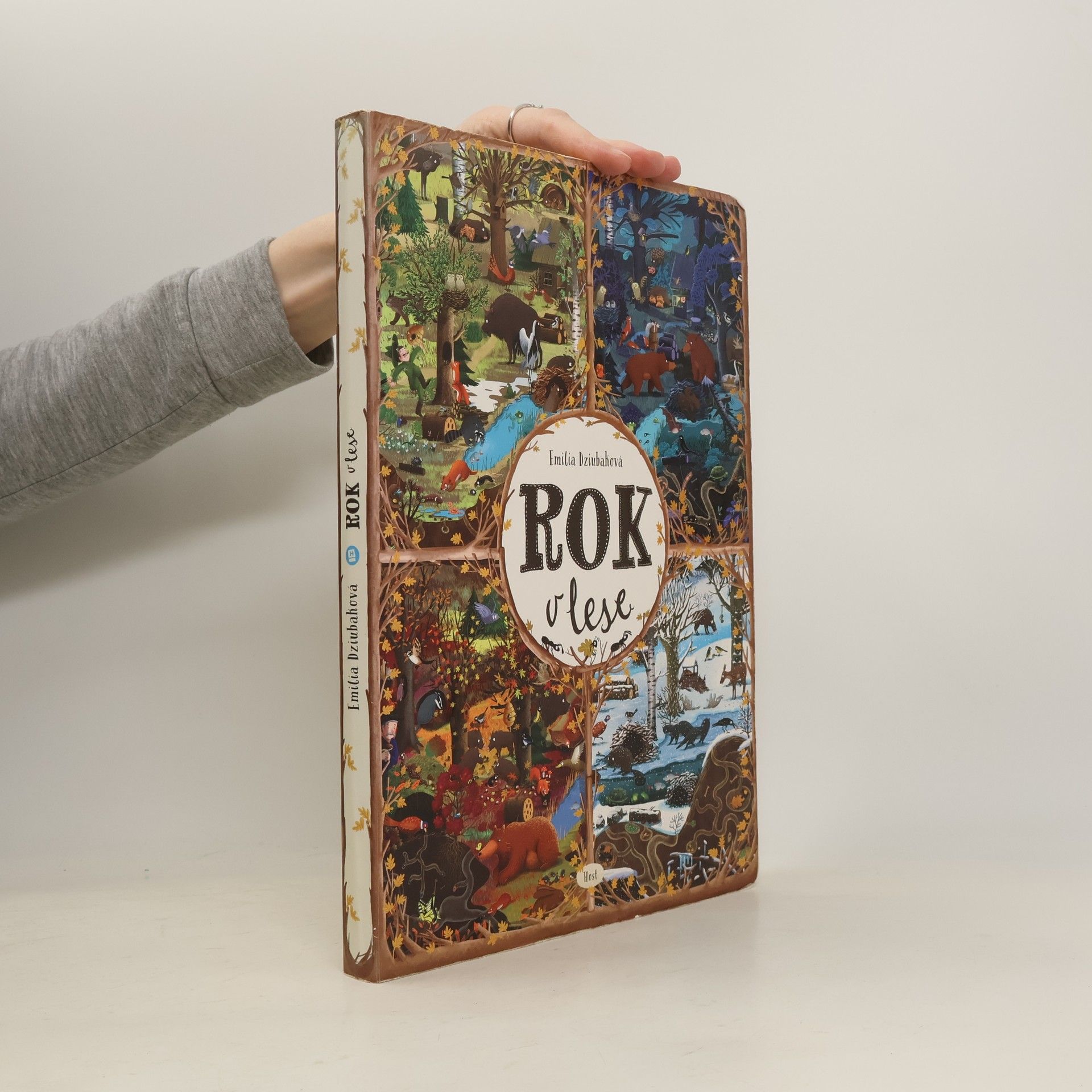 Emilia Dziubak Rok v lese