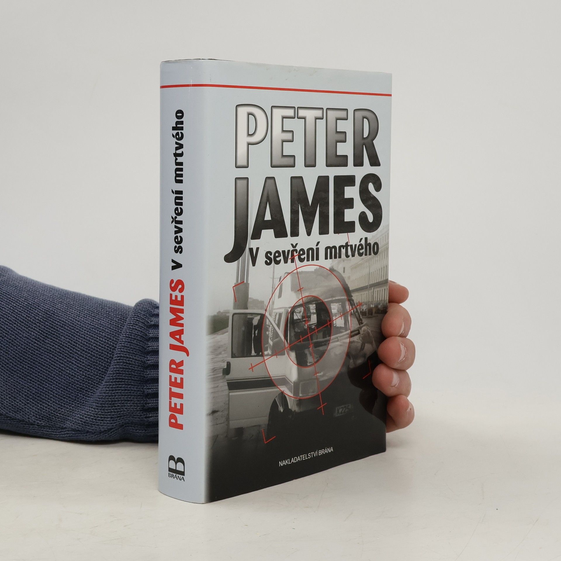 Peter James V sevření mrtvého