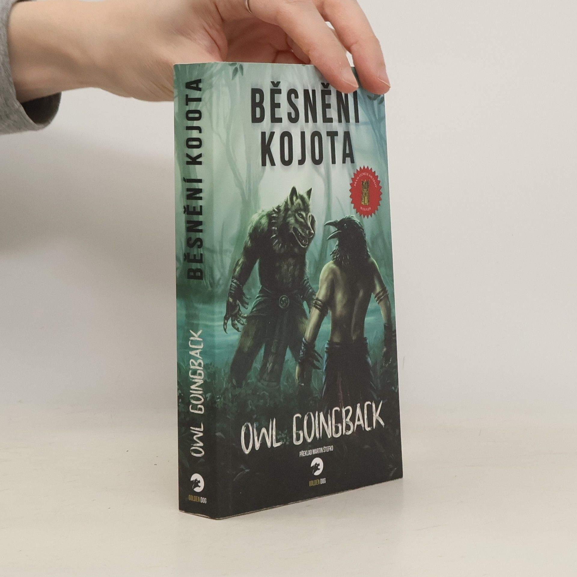 Owl Goingback Běsnění Kojota