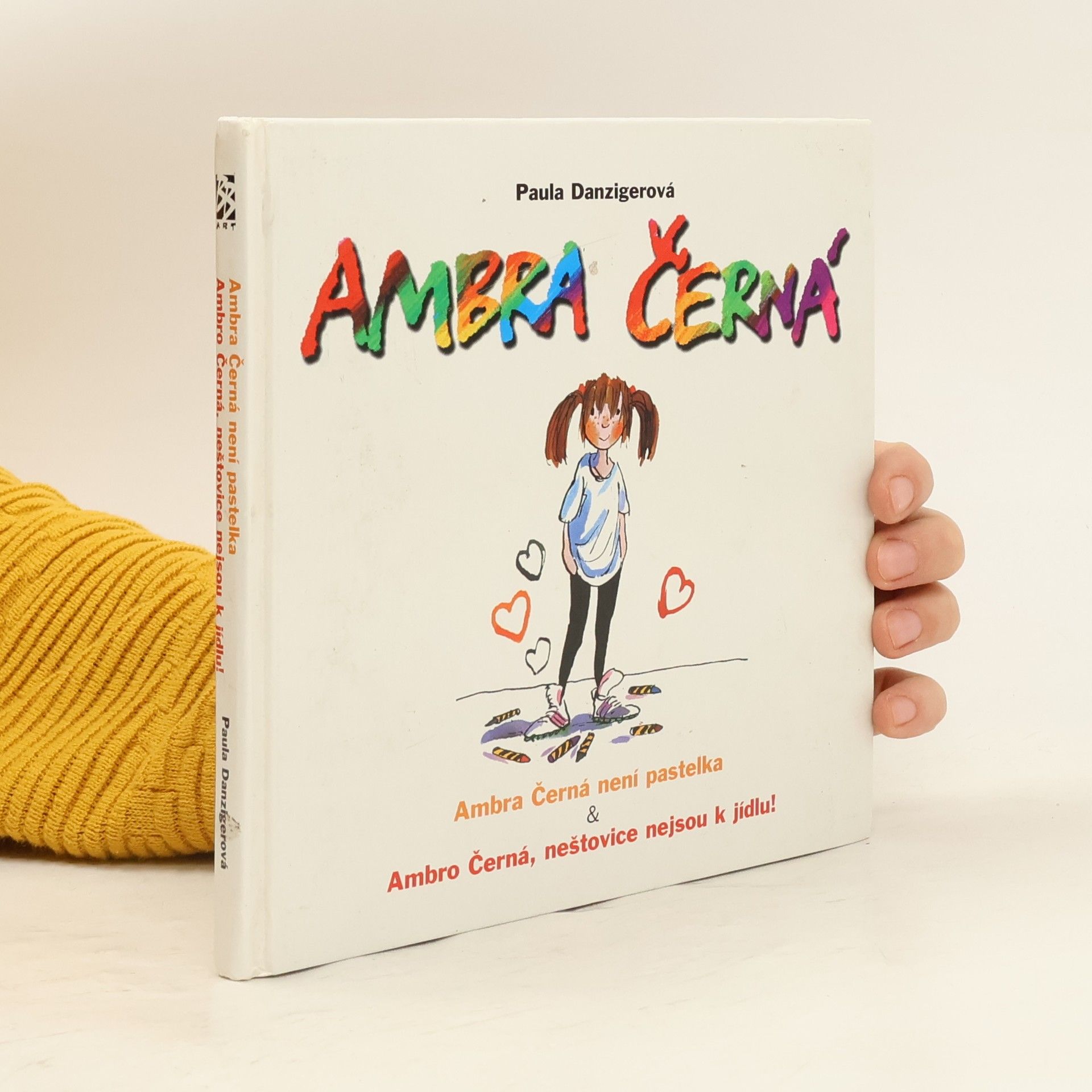 Ambra Černá. Ambra Černá není pastelka. Ambro Černá, neštovice nejsou k jídlu!