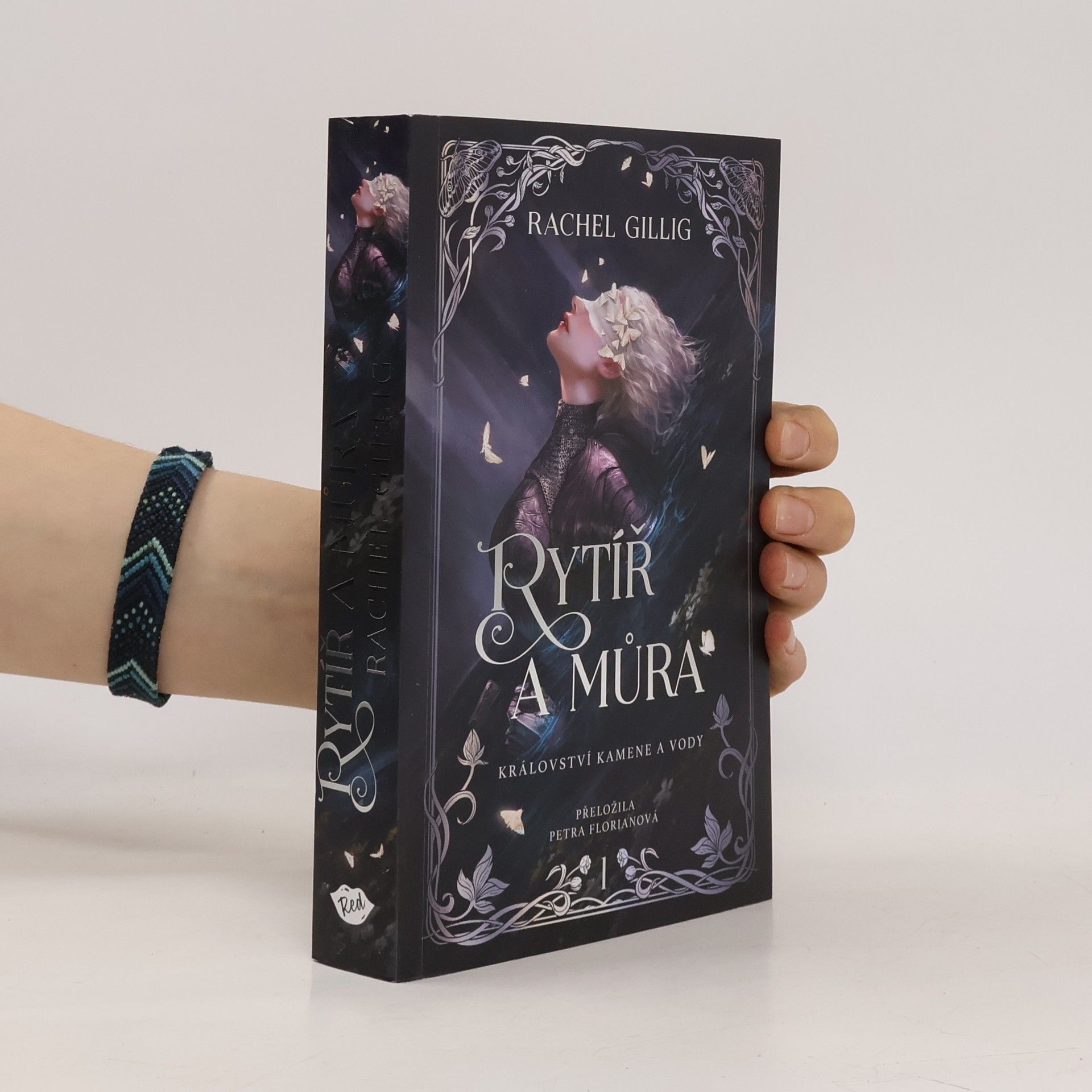 Rachel Gillig Království kamene a vody. Kniha I. Rytíř a můra