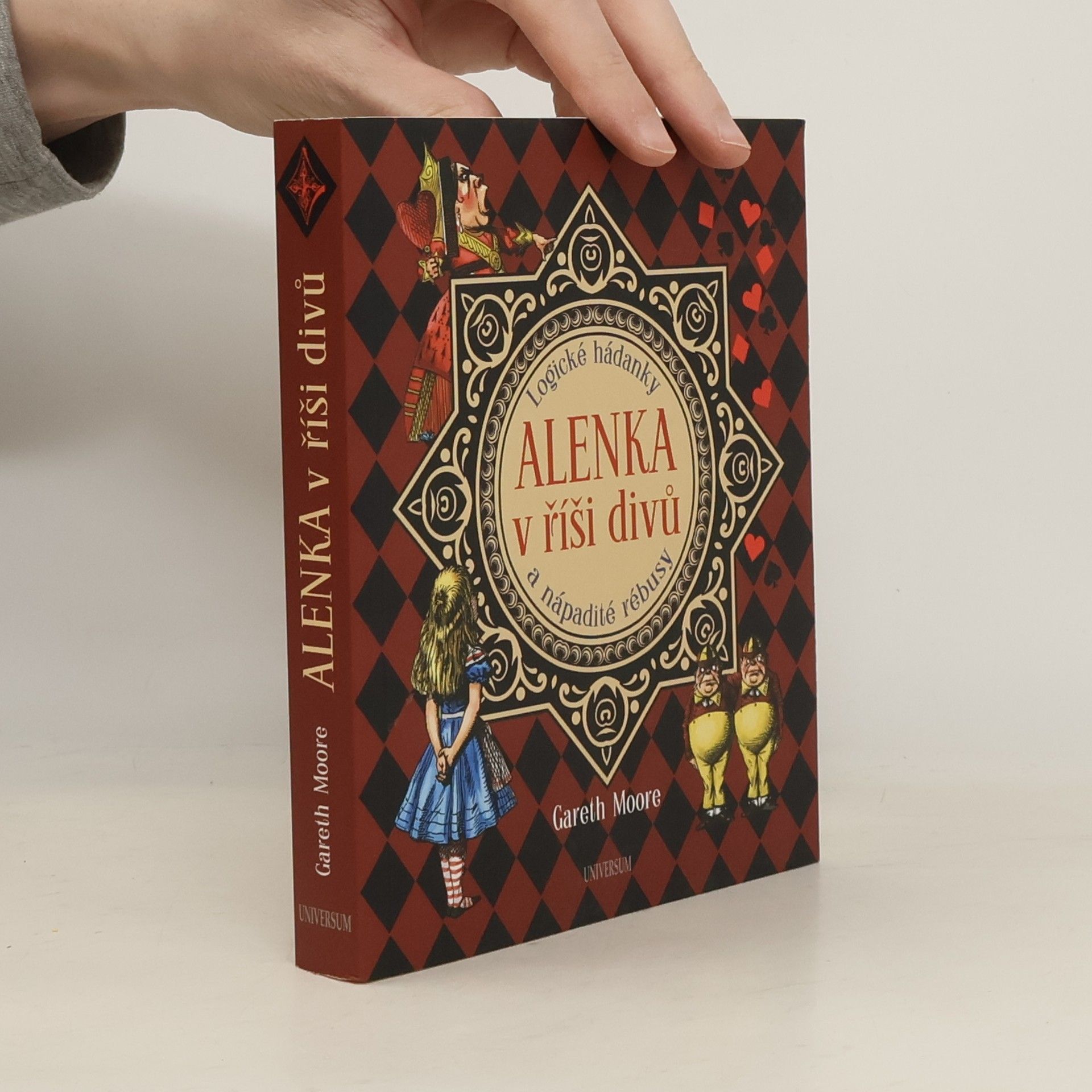 Gareth Moore Alenka v říši divů: Logické hádanky a nápadité rébusy