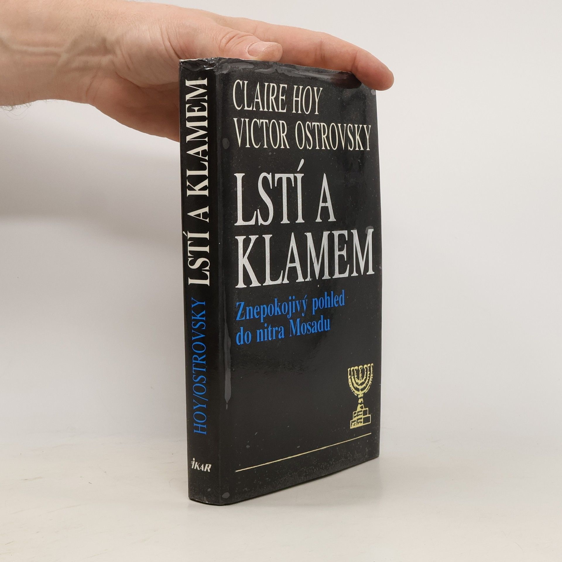 Claire Hoy Lstí a klamem: Znepokojivý pohled do nitra Mosadu