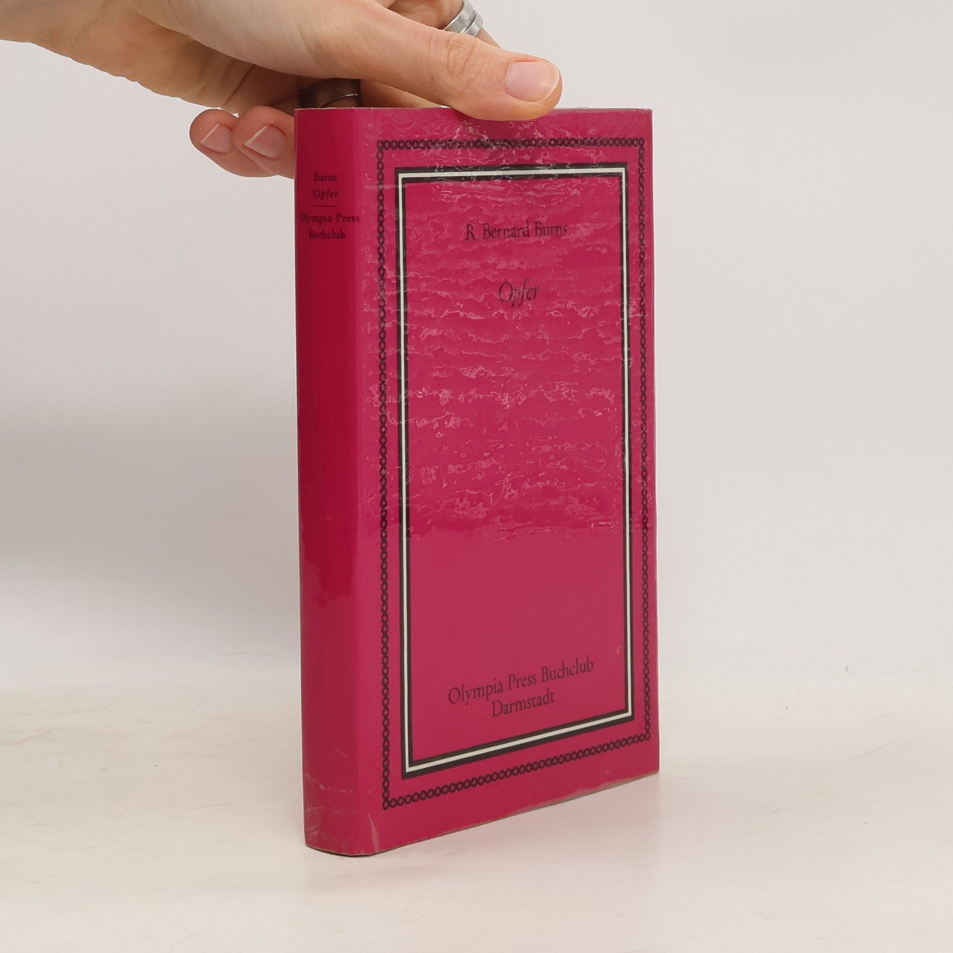 R. Bernard Burns Opfer