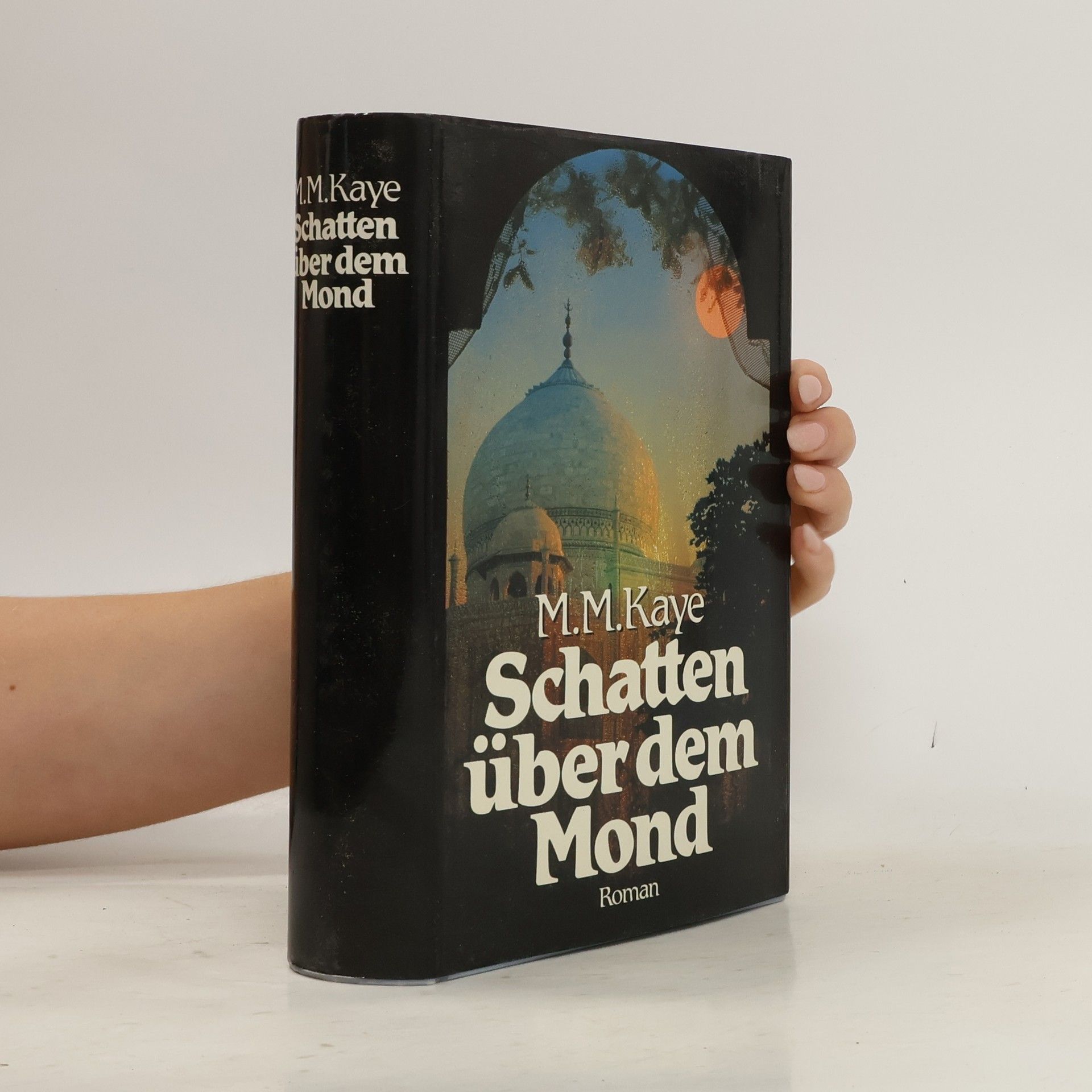 M. M. Mary Margaret Kaye Schatten über dem Mond
