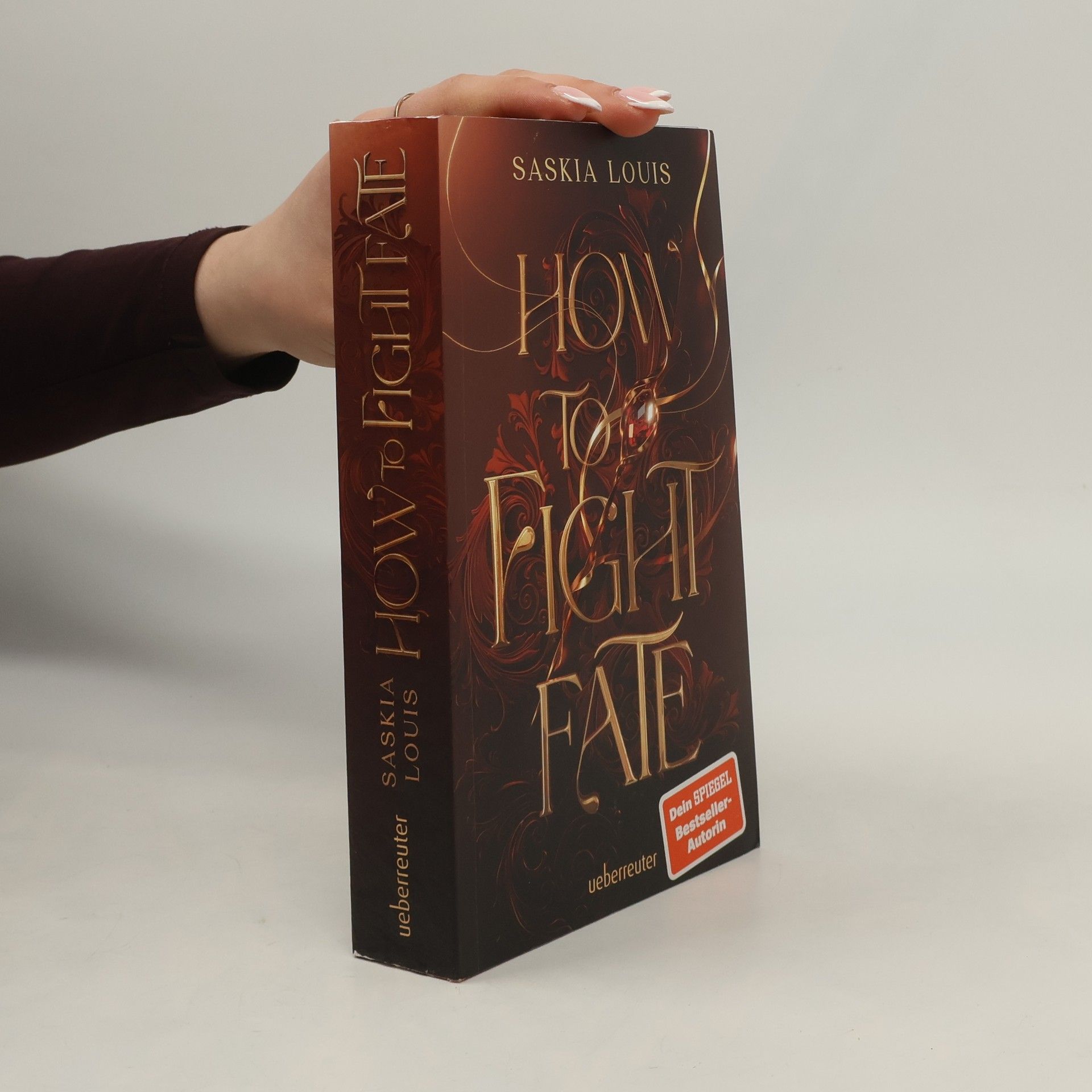 Saskia Louis How to Fight Fate: Ist es wahre Liebe, wenn das Schicksal den Seelenpartner vorherbestimmt? Enemies-to-Lovers-Romantasy Young Adult Buch ab 14 Jahren mit Farbschnitt nur in der 1. Auflage