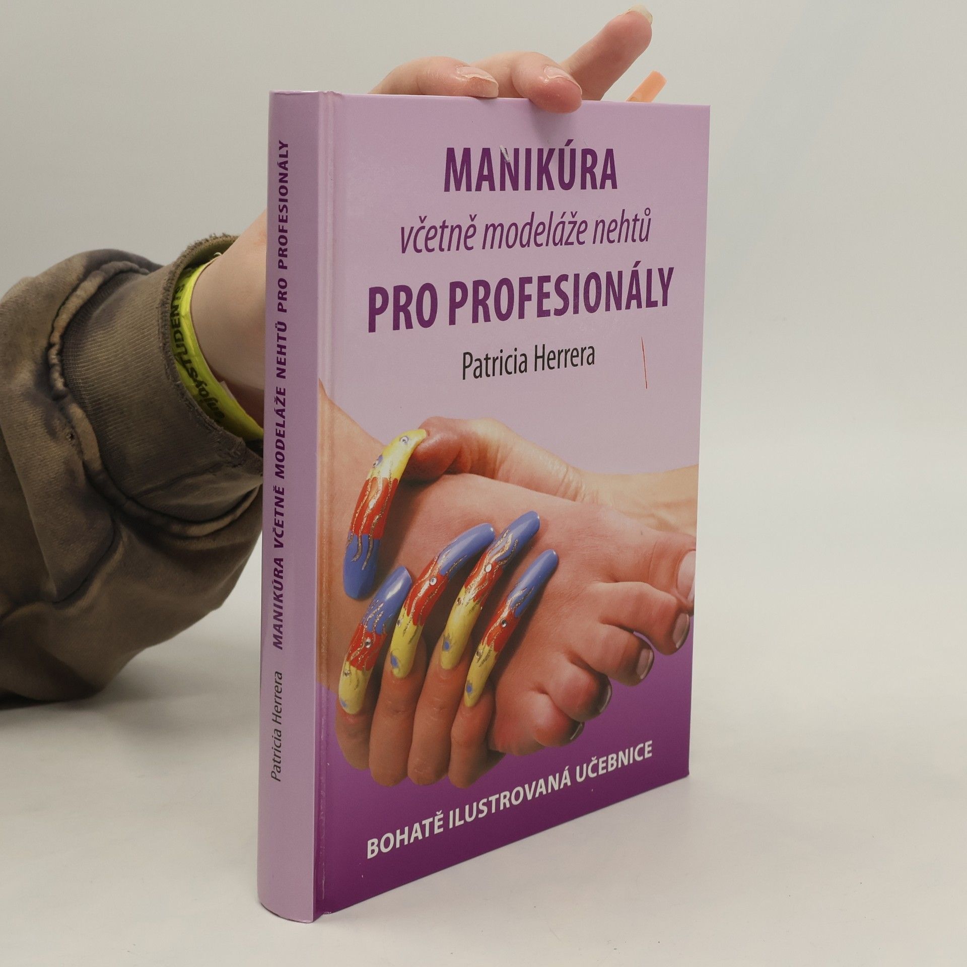 Patricia Herrera Manikúra včetně modeláže nehtů pro profesionály. Bohatě ilustrovaná učebnice