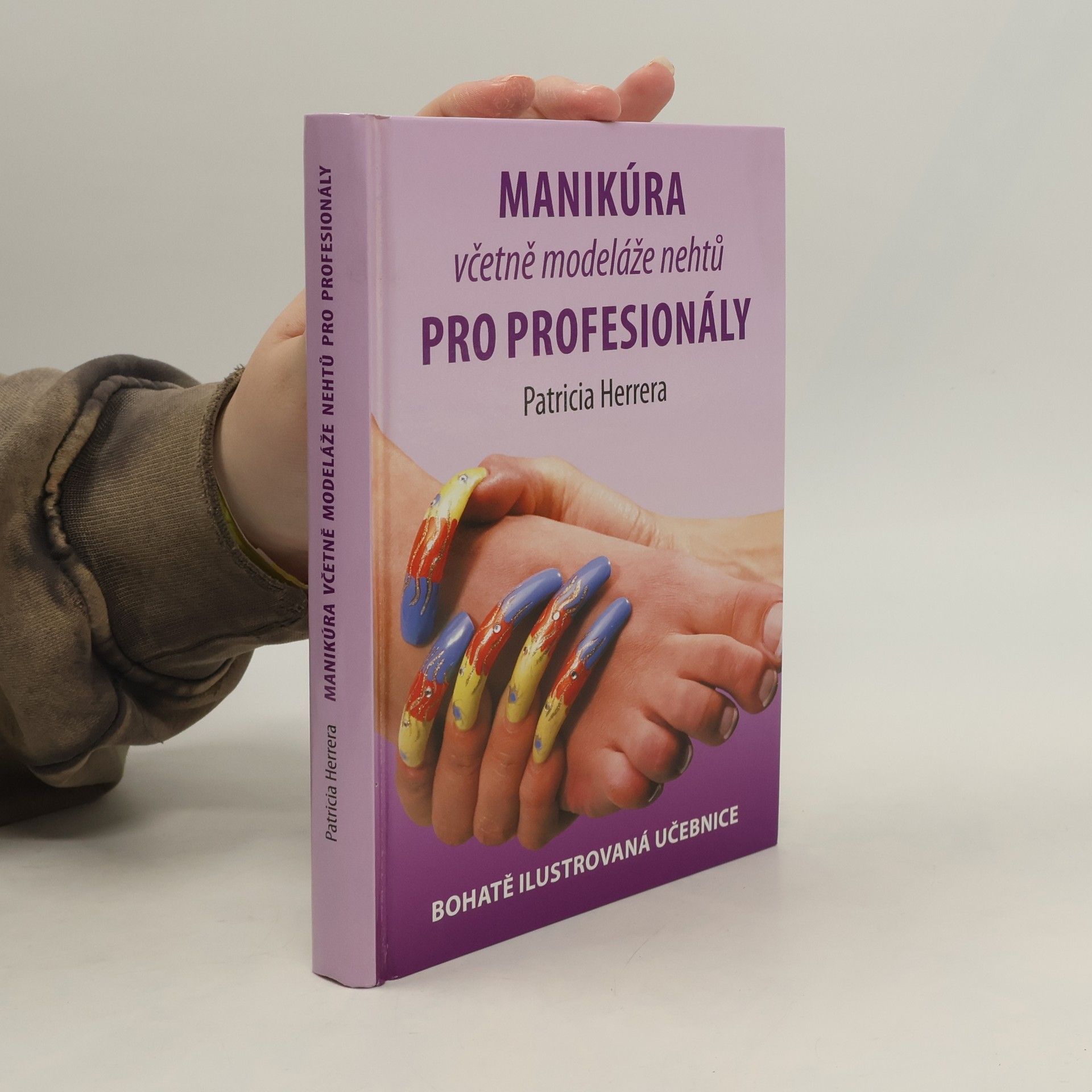 Zuzana Kulíková Manikúra včetně modeláže nehtů pro profesionály. Bohatě ilustrovaná učebnice