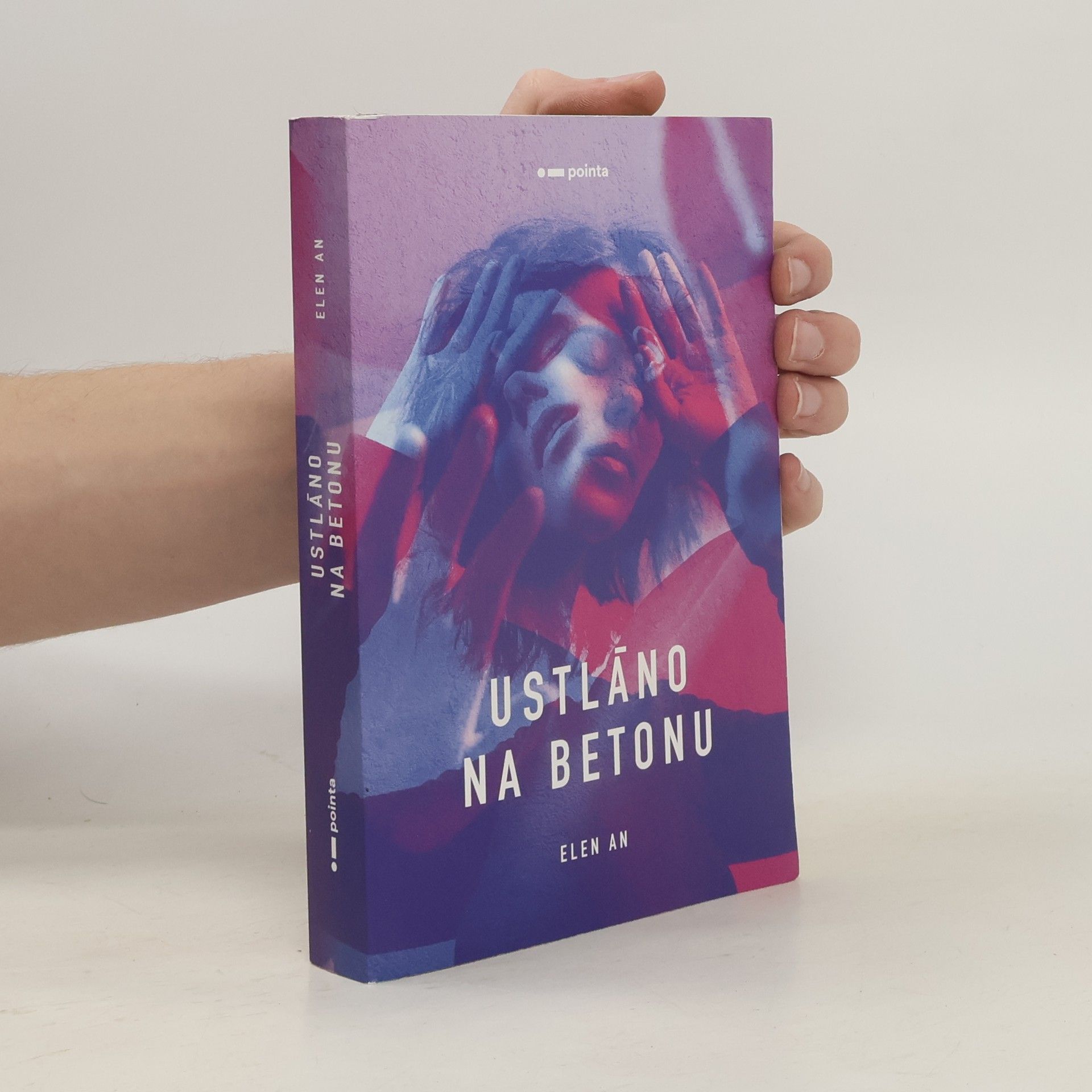 Elen An Ustláno na betonu