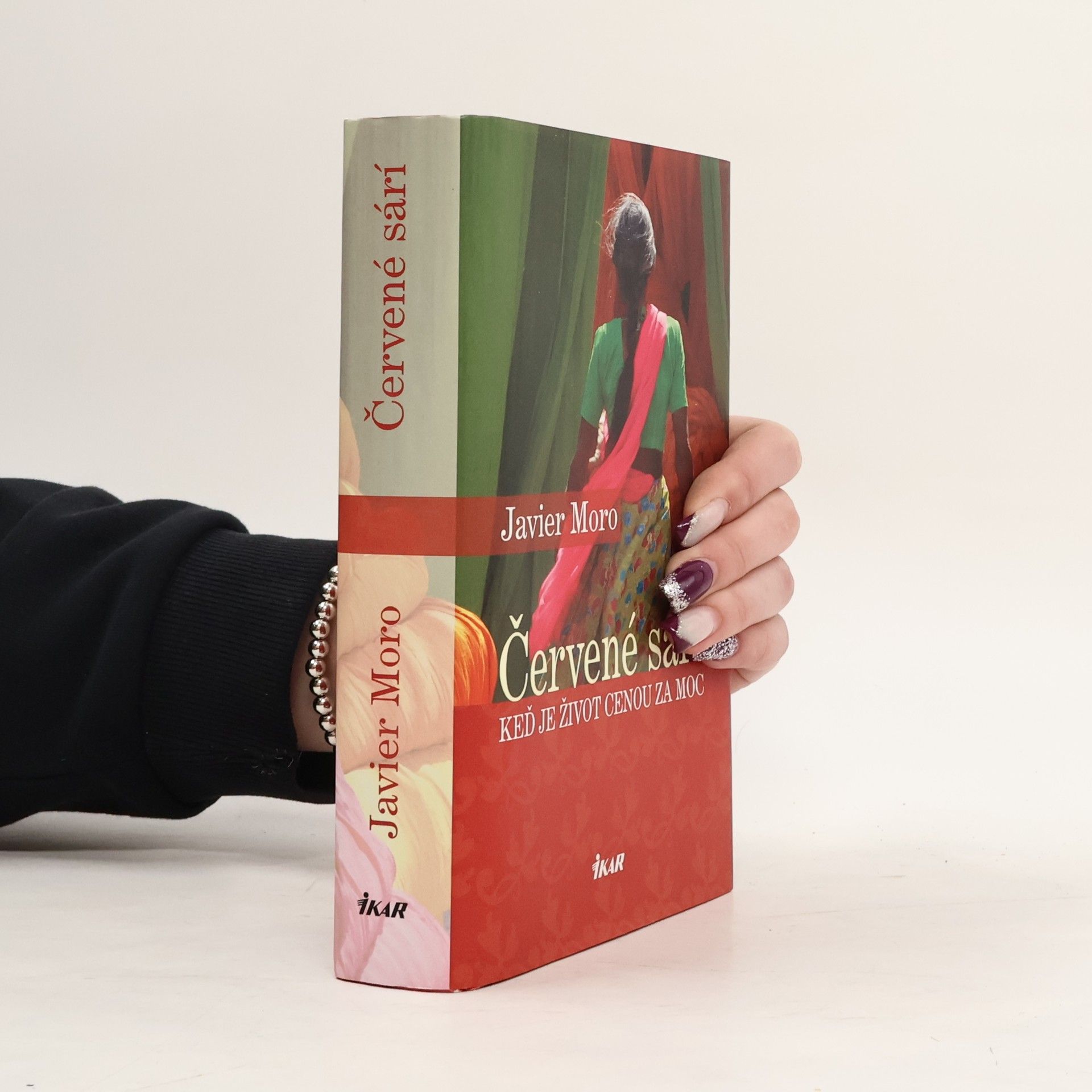 Javier Moro Červené sárí