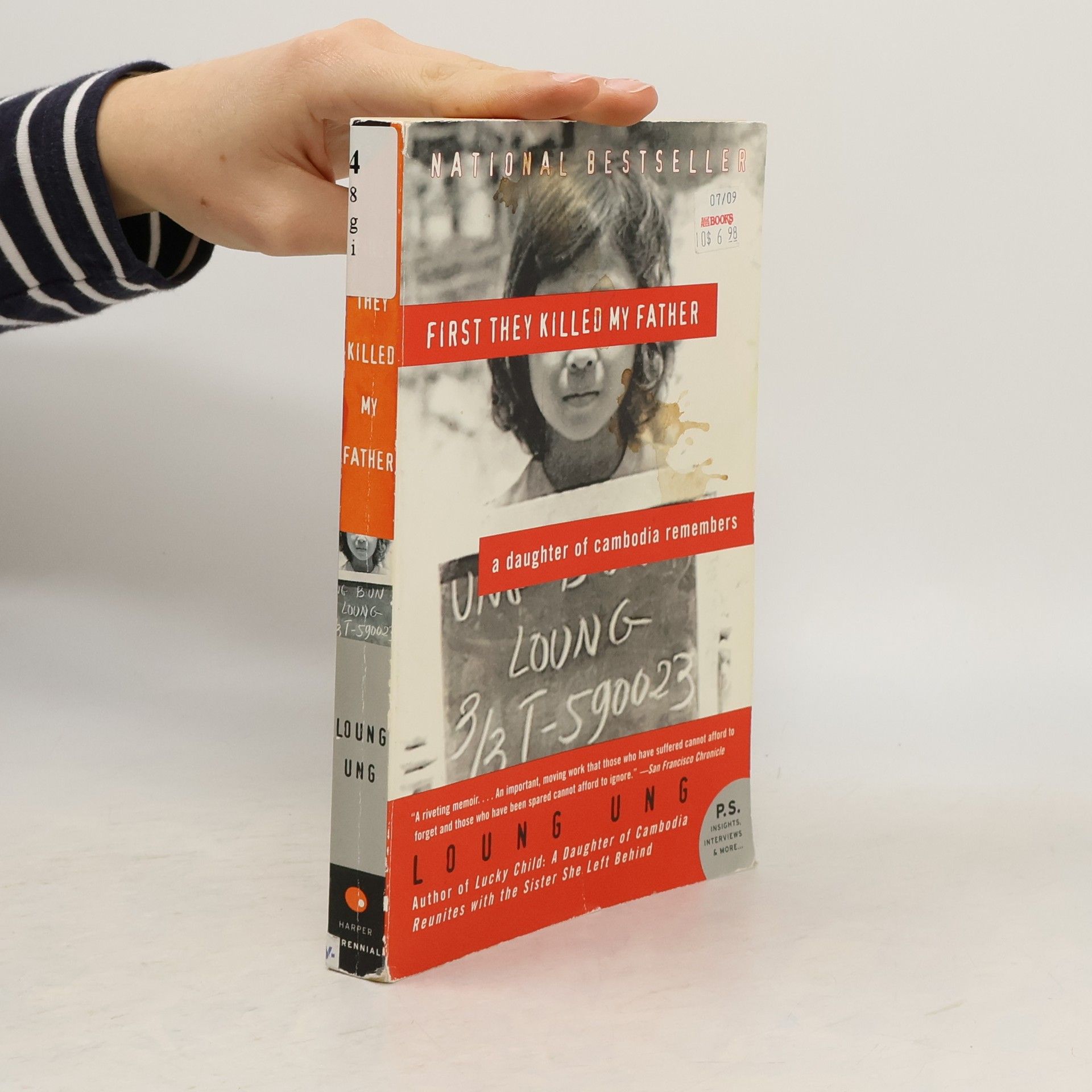 Loung Ung First they killed my father : a daughter of Cambodia remembers