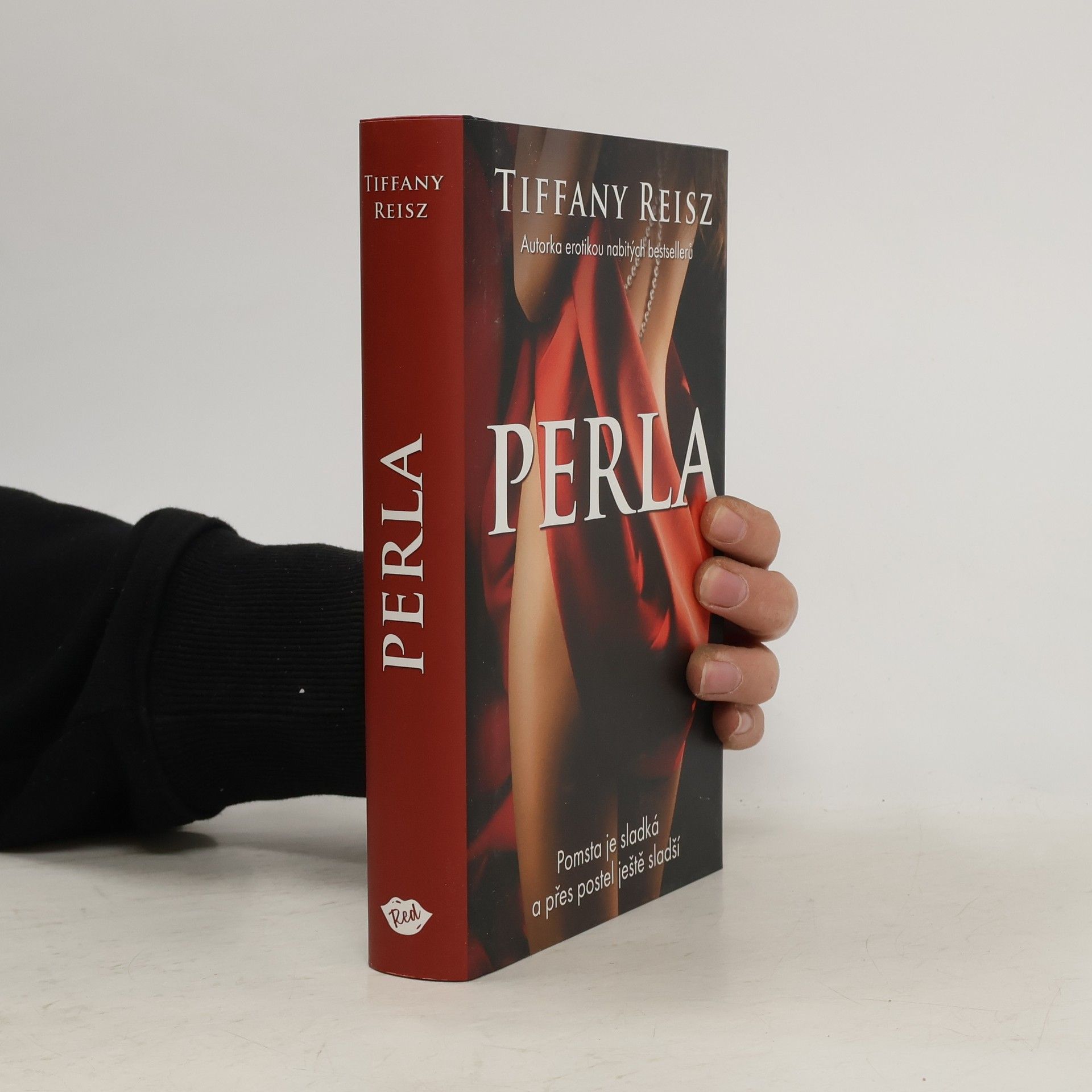 Tiffany Reisz Perla