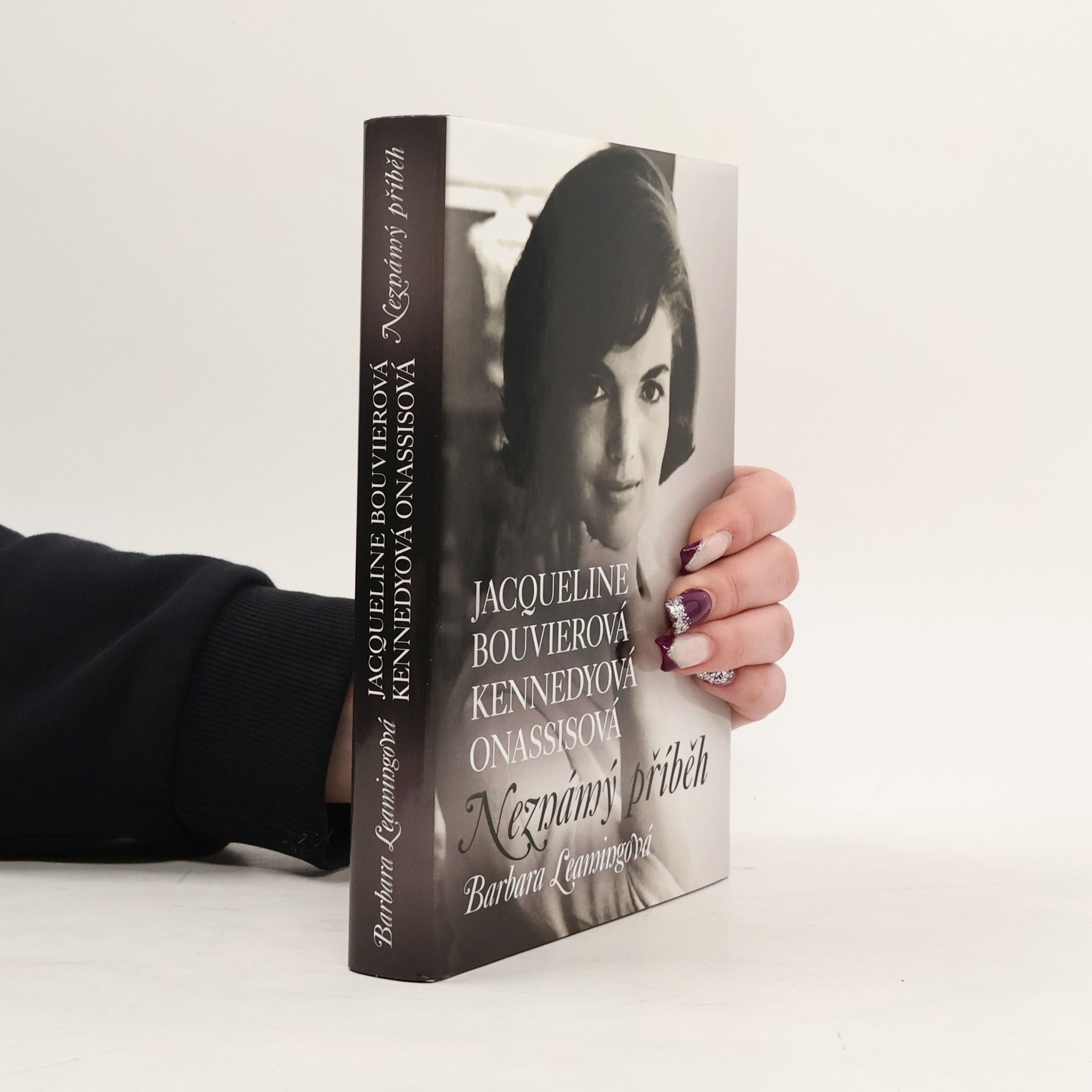 Jacqueline Bouvierová Kennedyová Onassisová. Neznámý příběh