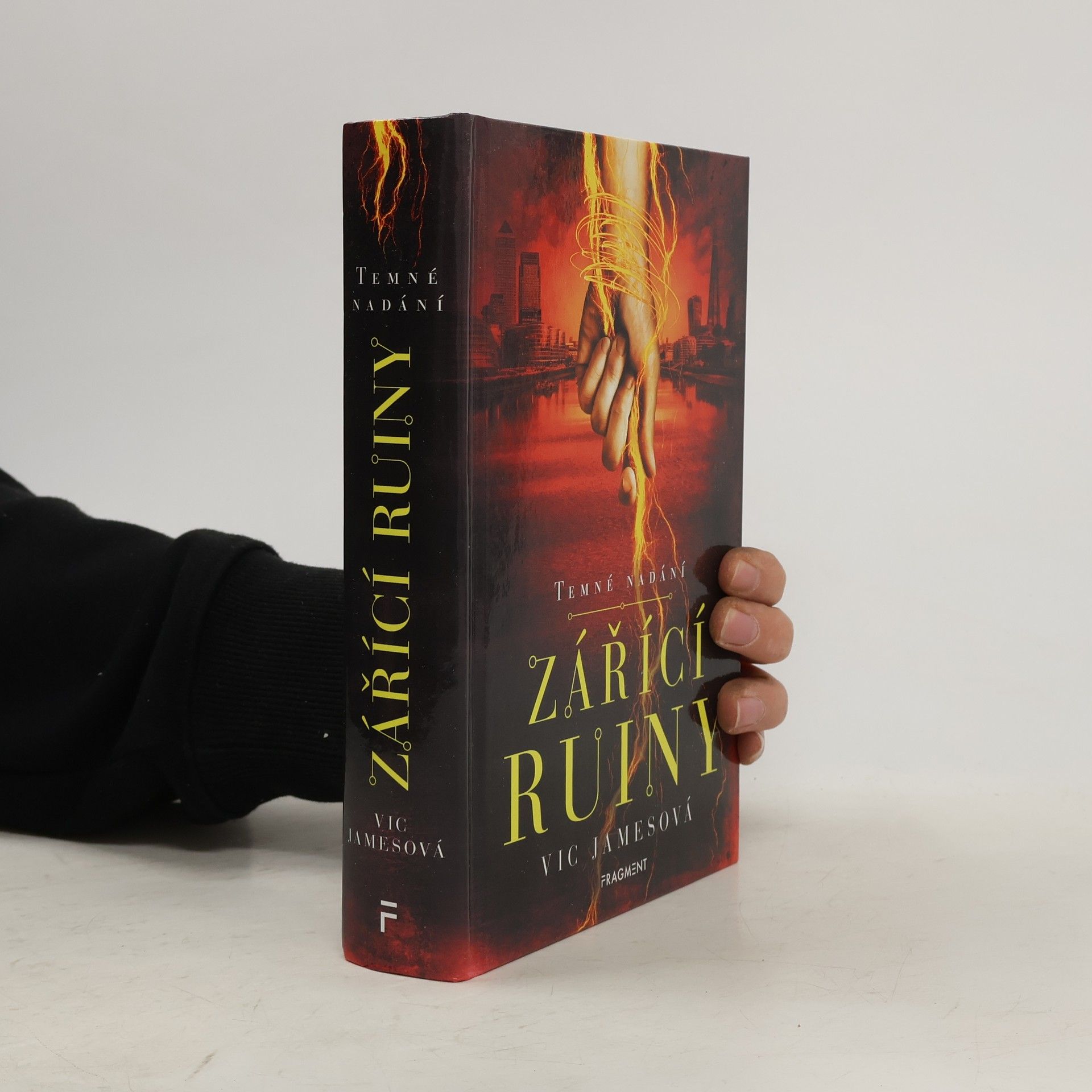 Vic James Zářící ruiny